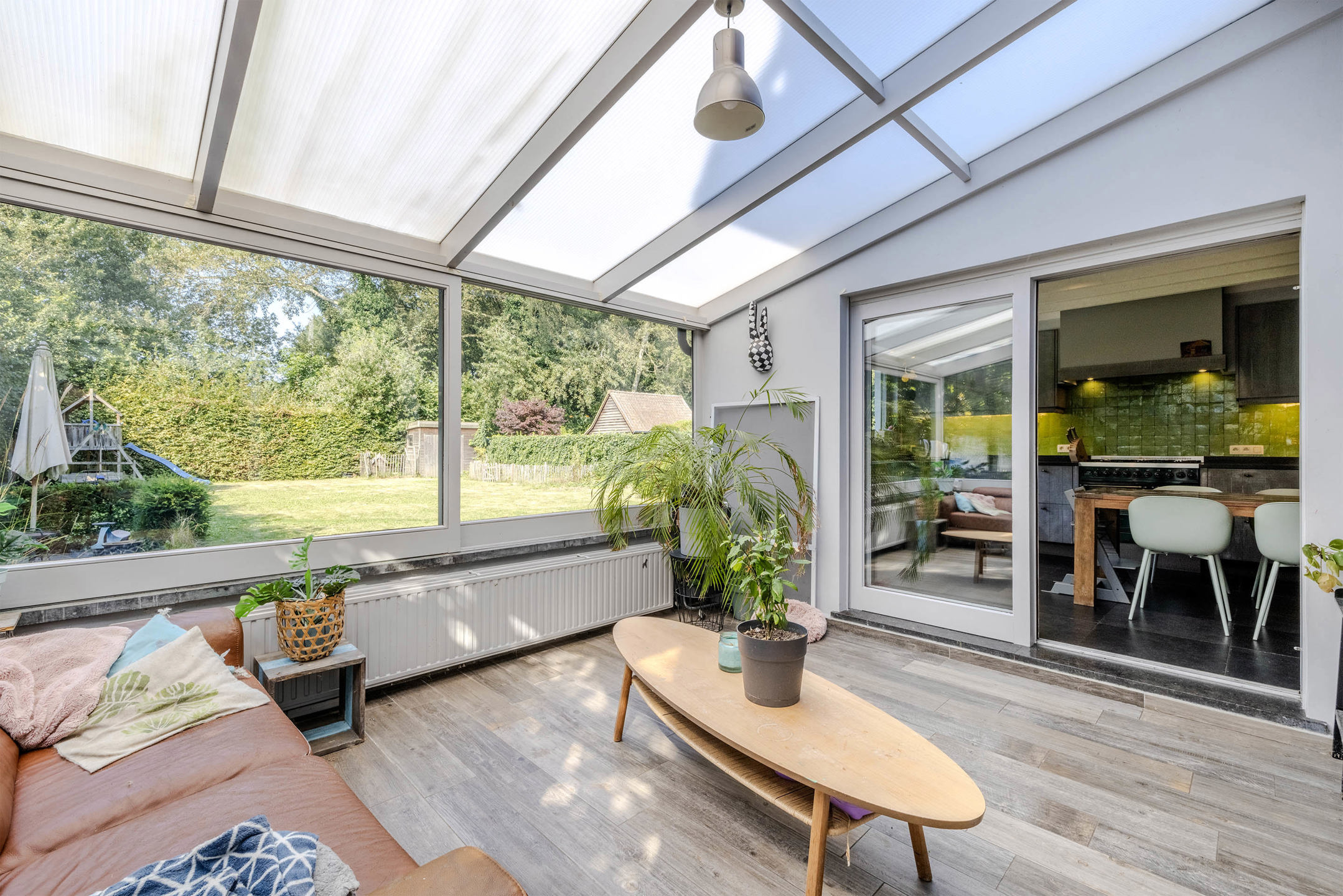 Ruime woning met 6 slaapkamers op een perceel van 1.084m²!