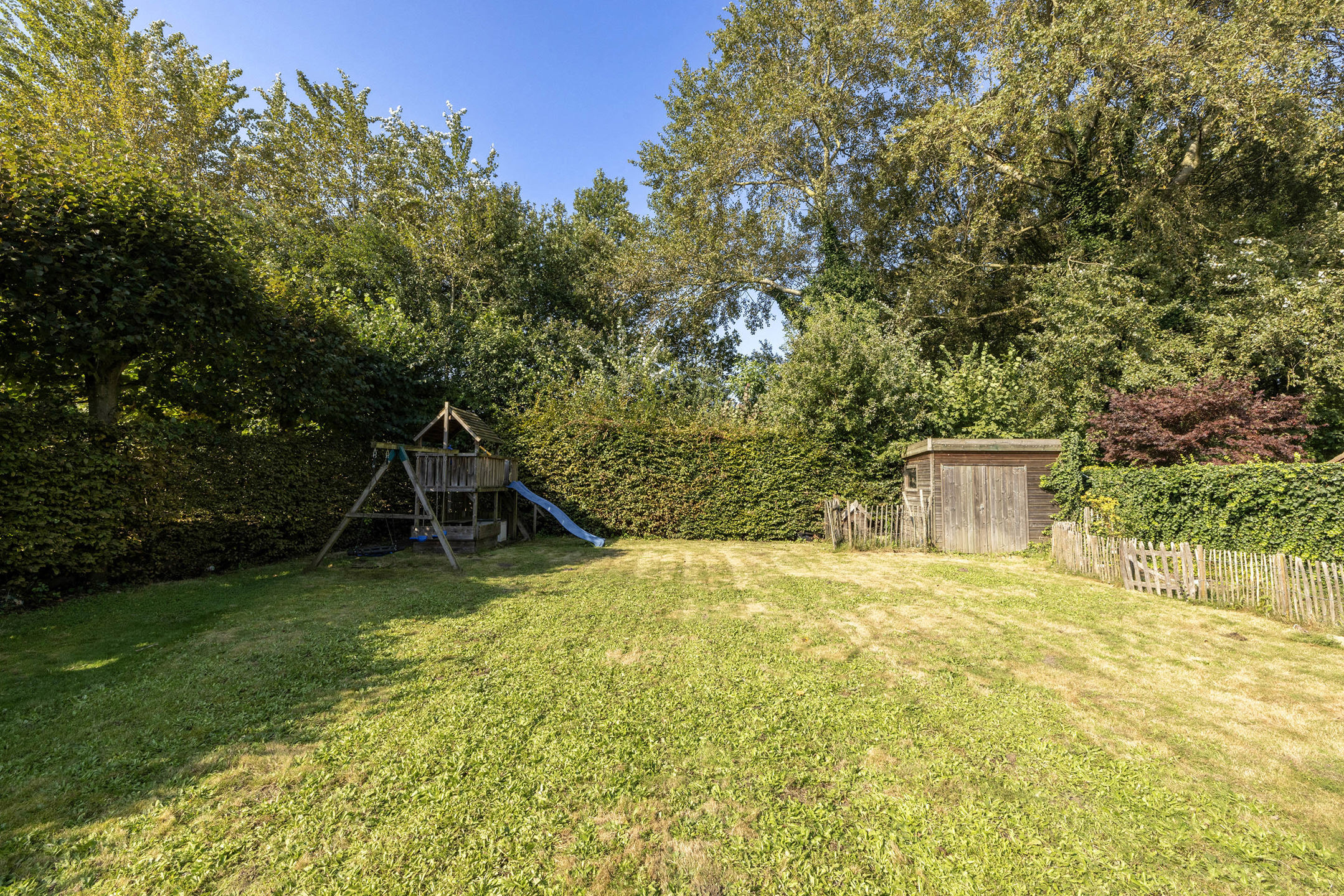 Ruime woning met 6 slaapkamers op een perceel van 1.084m²!