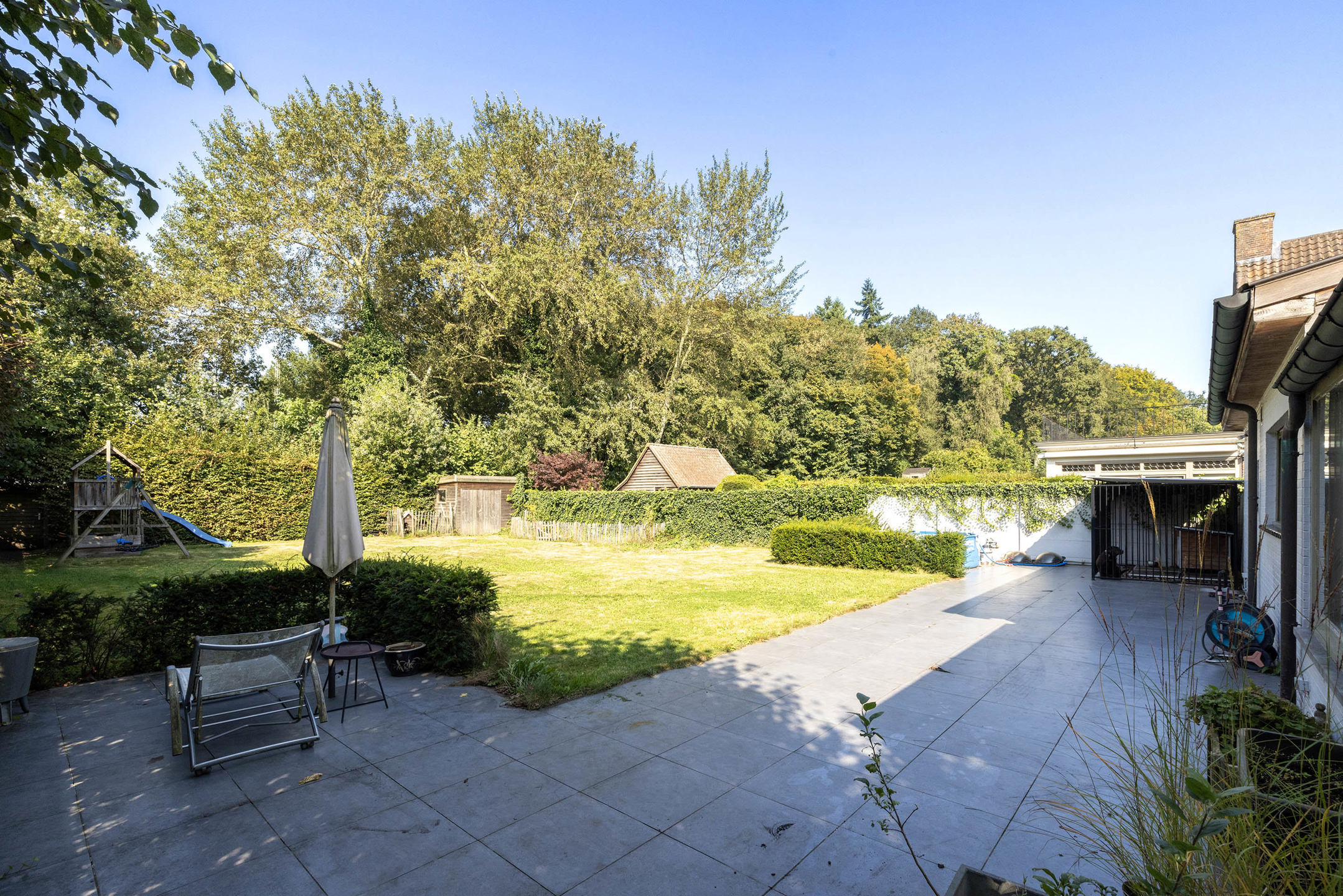 Ruime woning met 6 slaapkamers op een perceel van 1.084m²!