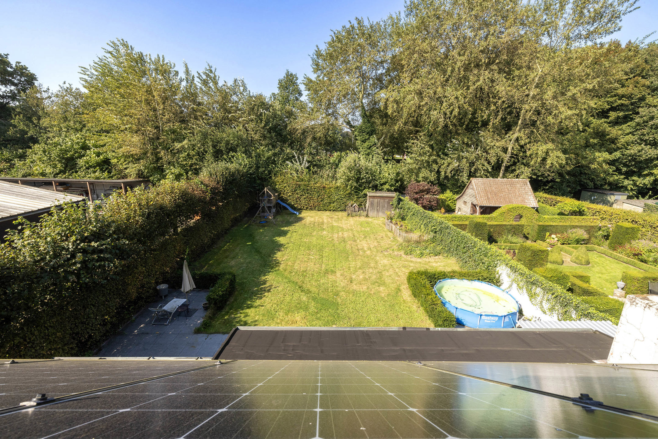 Ruime woning met 6 slaapkamers op een perceel van 1.084m²!