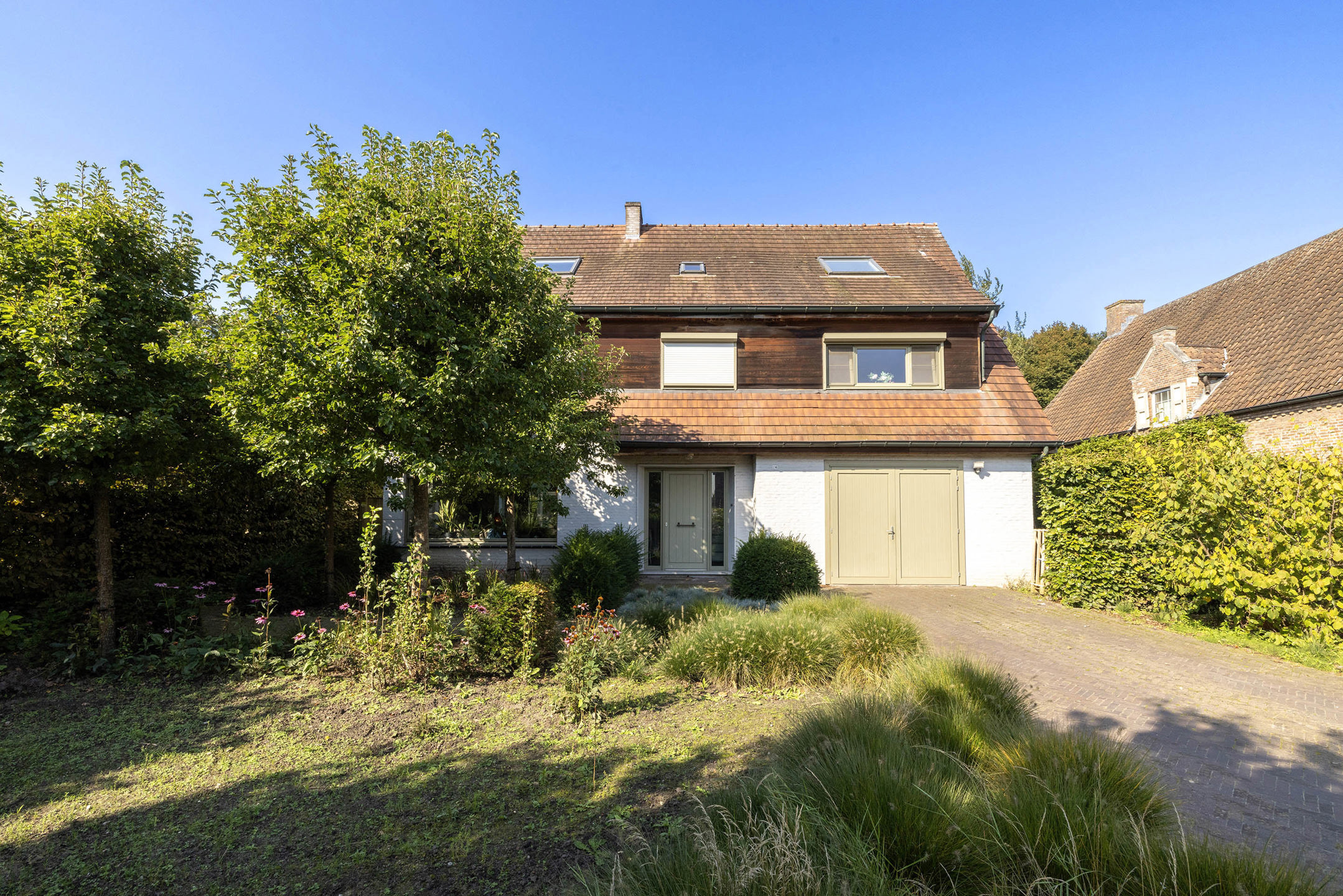 Ruime woning met 6 slaapkamers op een perceel van 1.084m²!