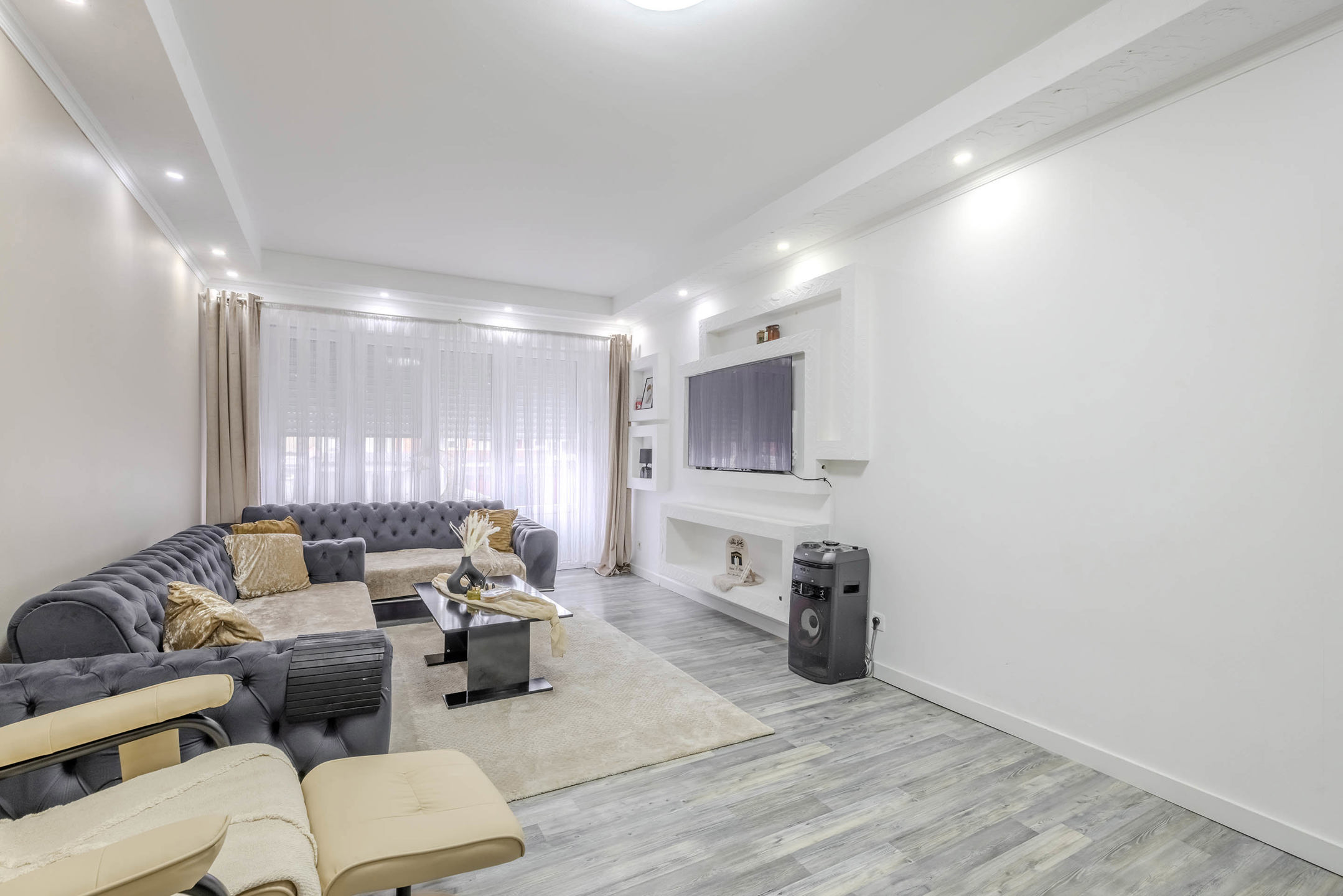 Instapklare woning met ruime polyvalente kelder