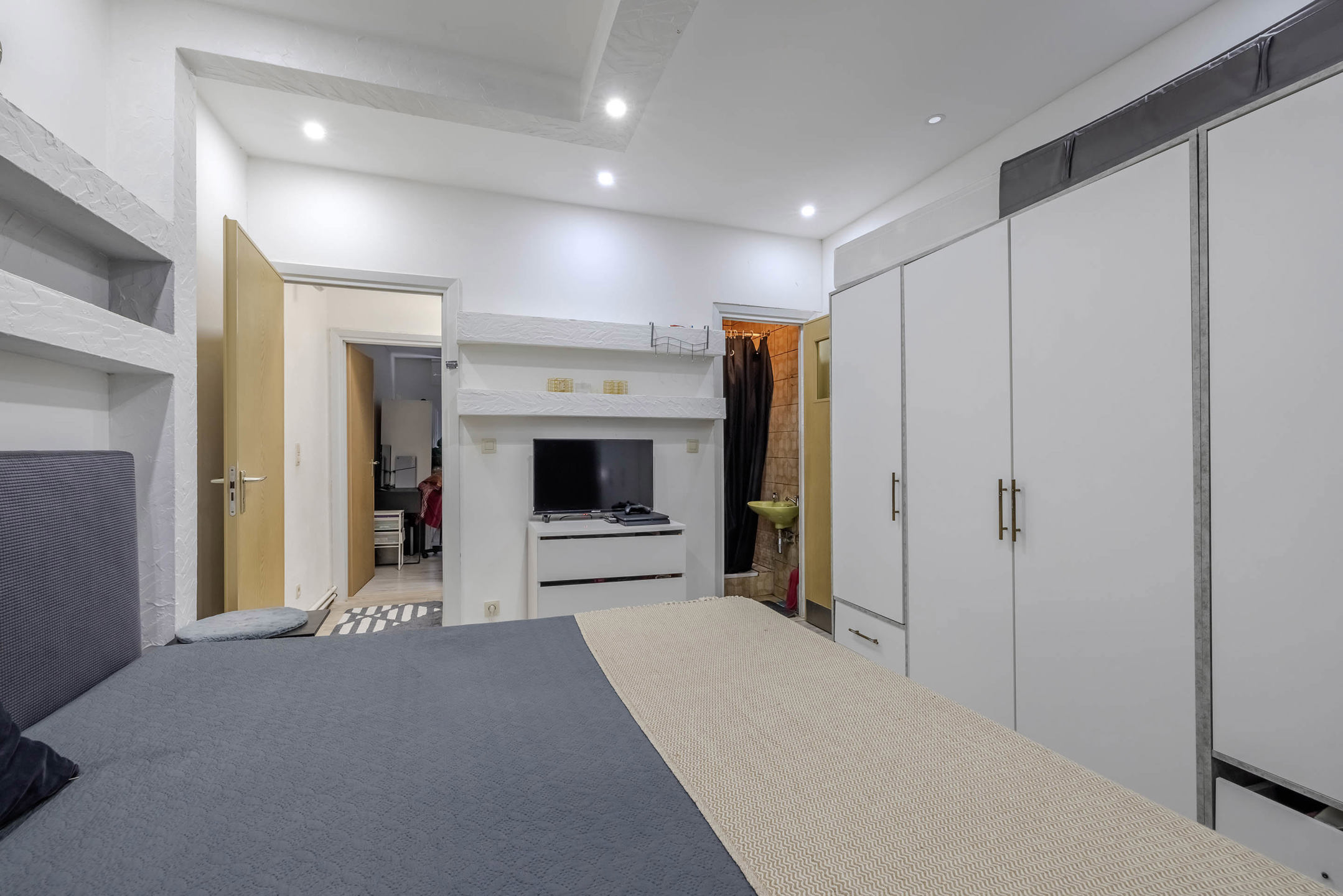 Instapklare woning met ruime polyvalente kelder