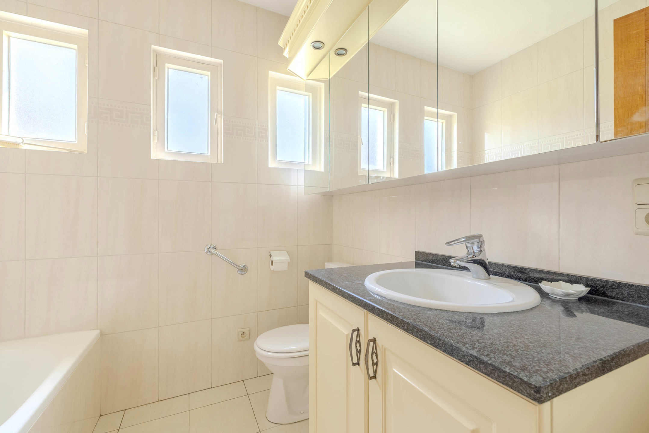 Instapklare HOB in centrum Vlimmeren op 707m² met dubbele garage!