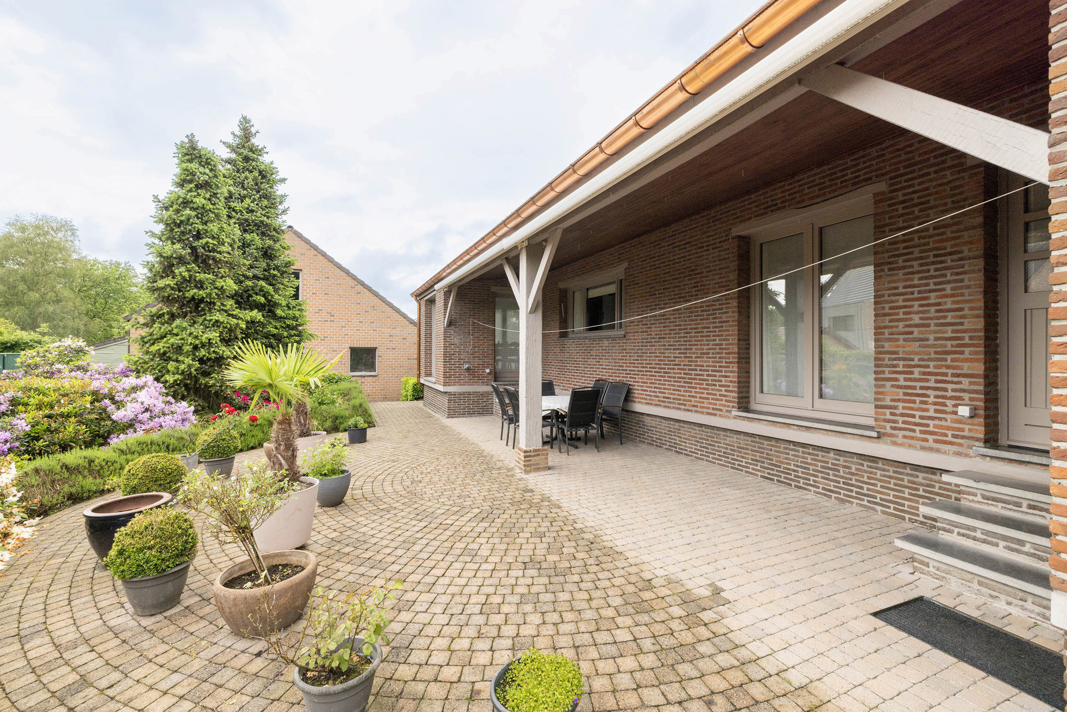 Instapklare woning met bijgebouw op mooi perceel van 1.515 m²!