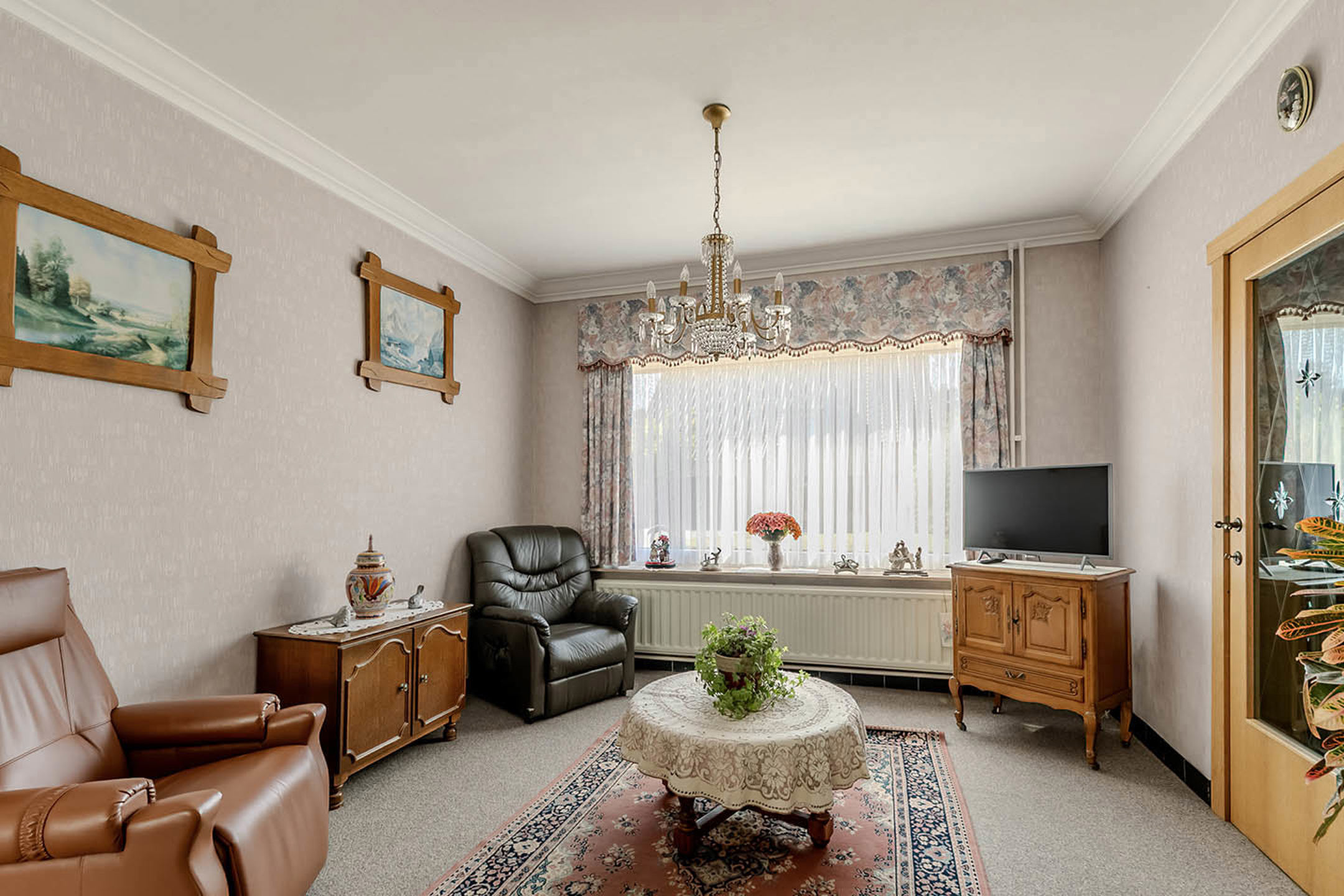 Te renoveren woning op mooi perceel van 910 m²!