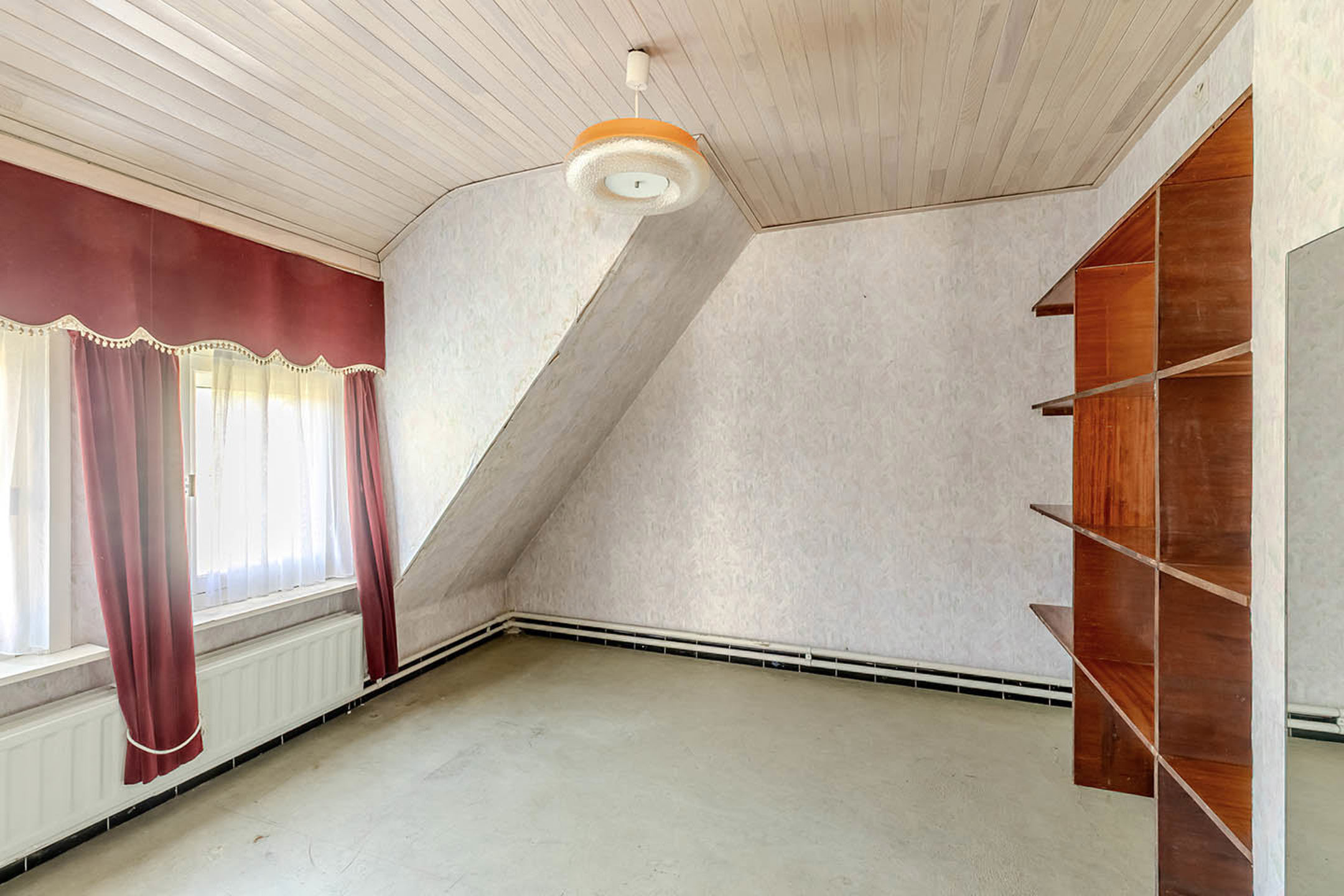 Te renoveren woning op mooi perceel van 910 m²!