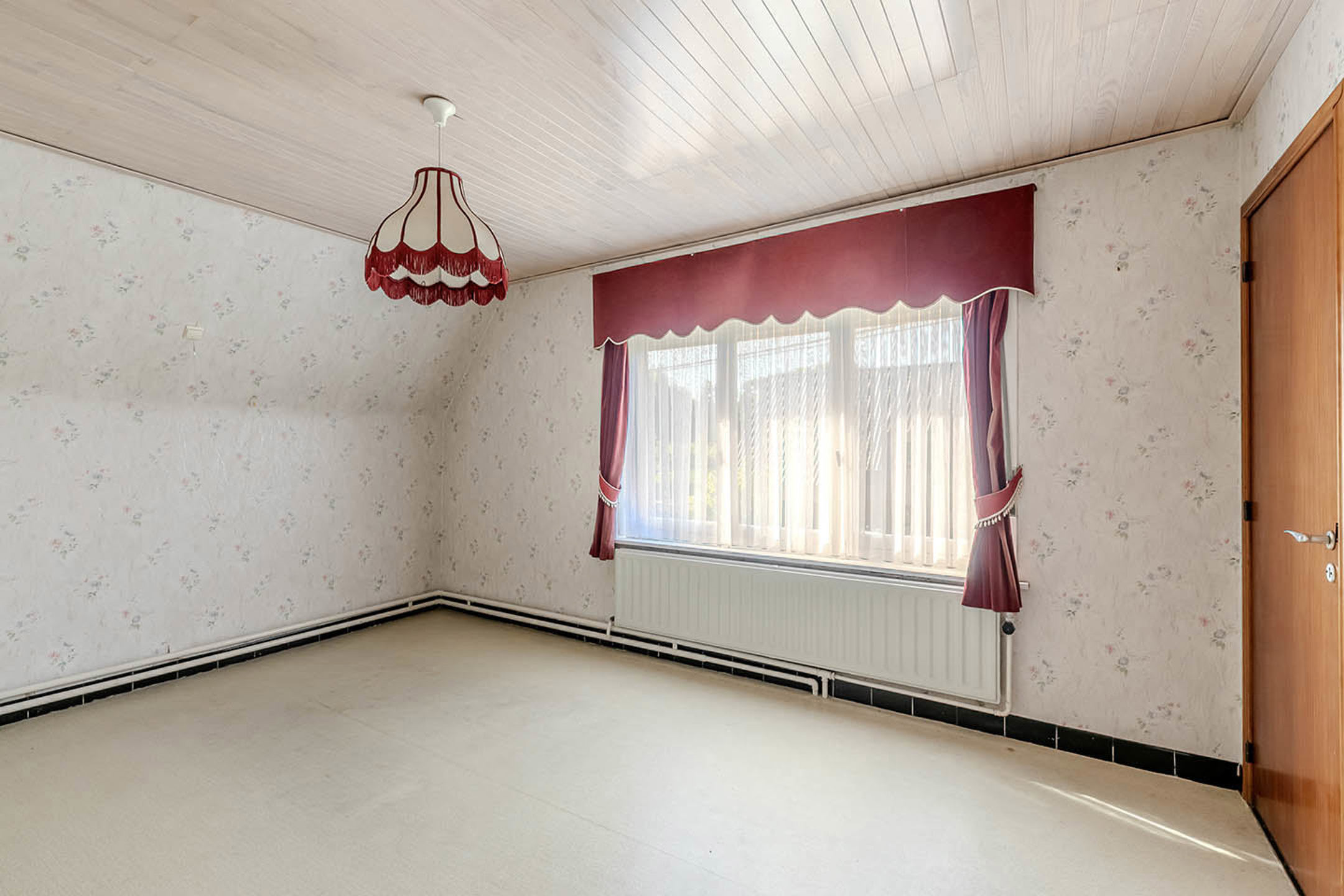 Te renoveren woning op mooi perceel van 910 m²!