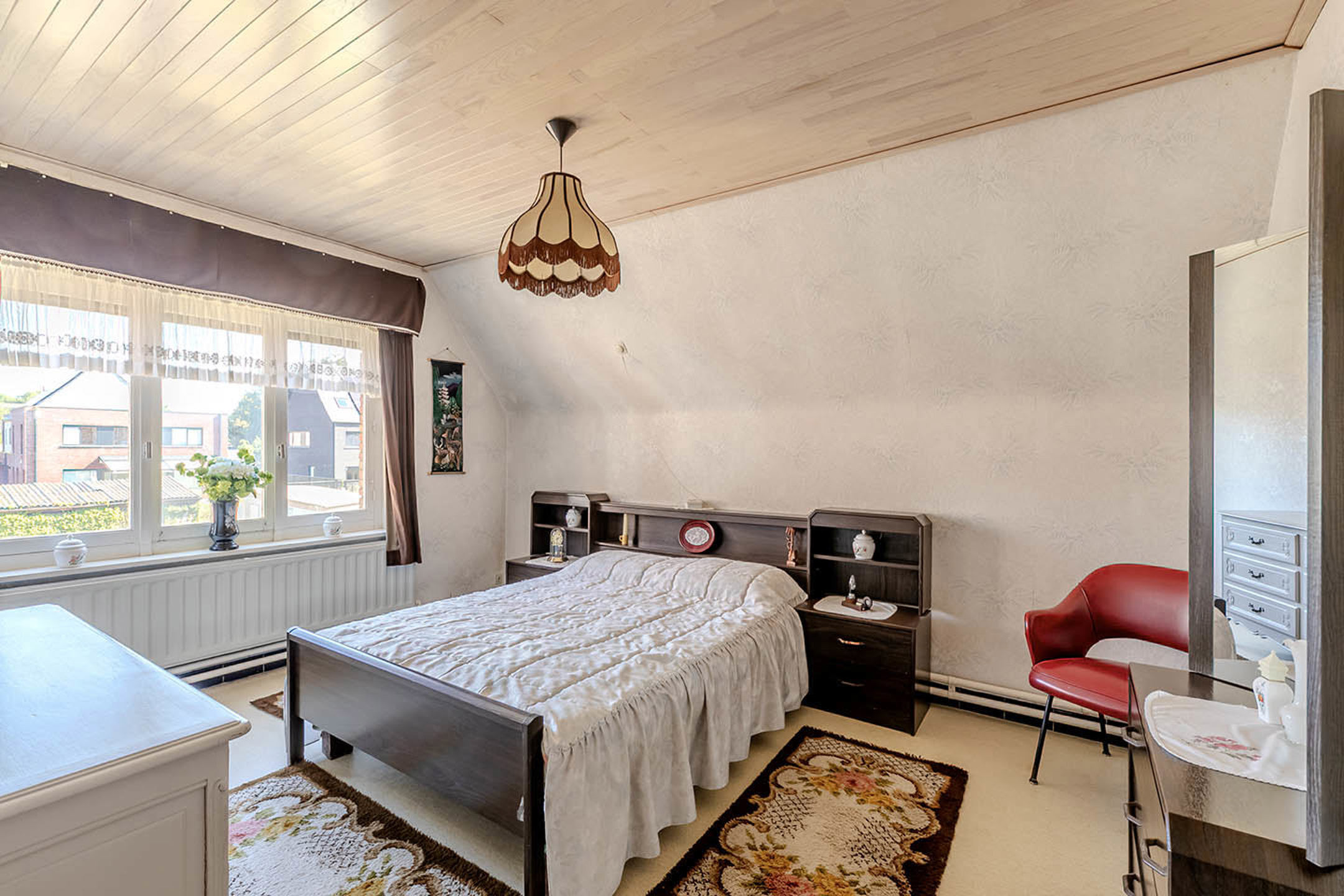 Te renoveren woning op mooi perceel van 910 m²!