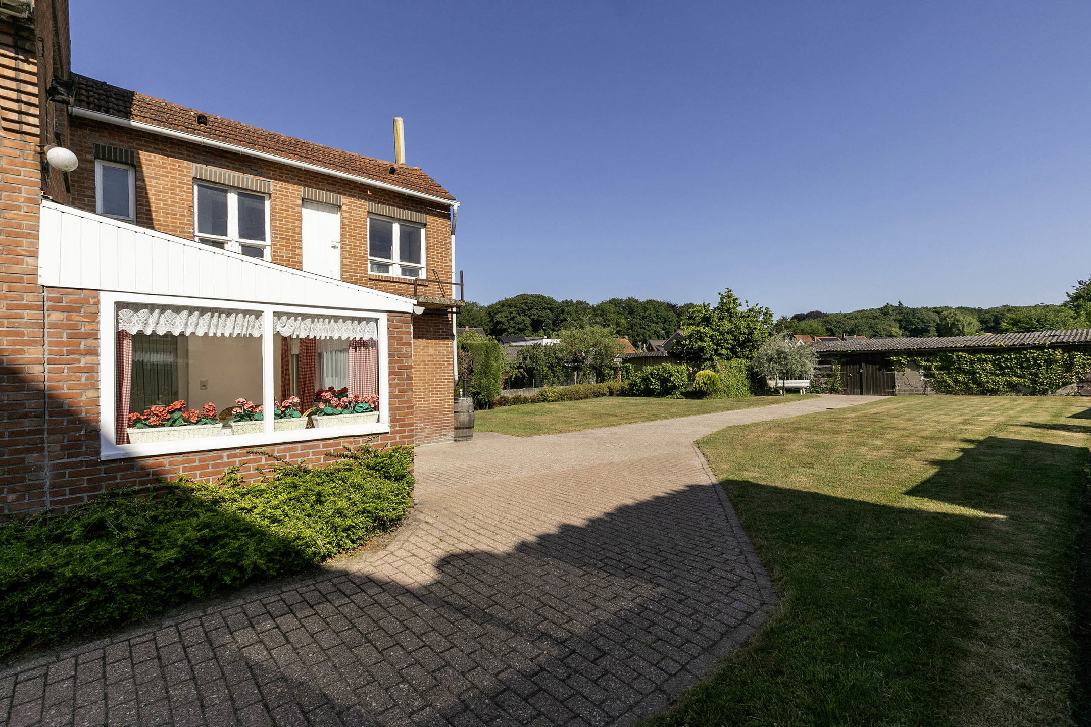 Te renoveren woning op mooi perceel van 910 m²!