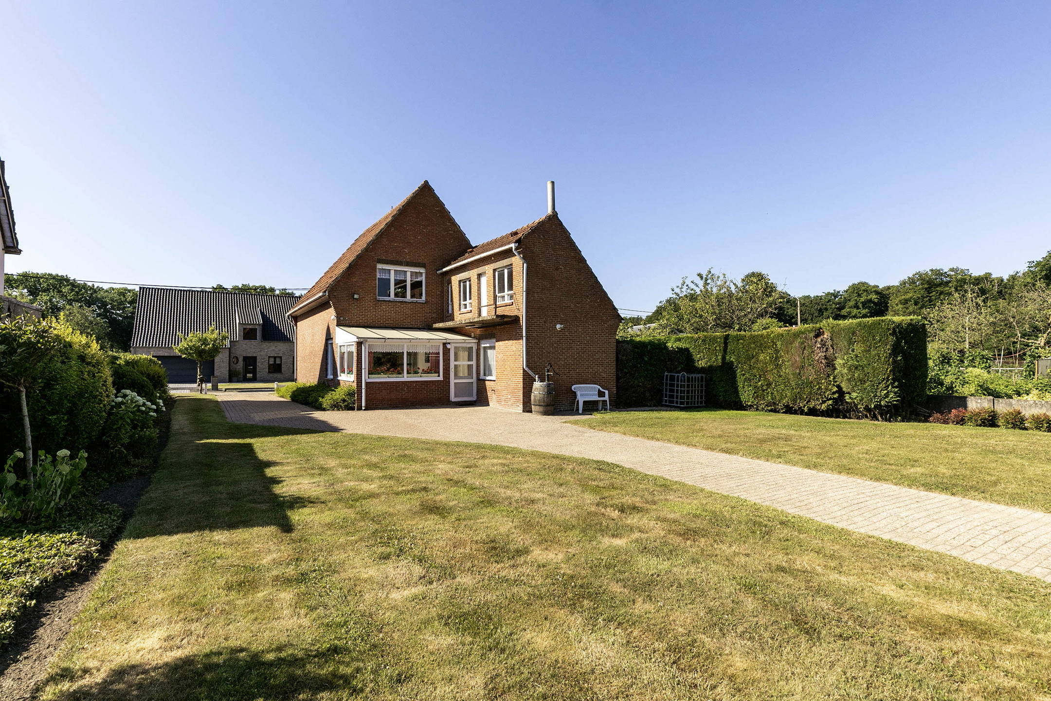Te renoveren woning op mooi perceel van 910 m²!