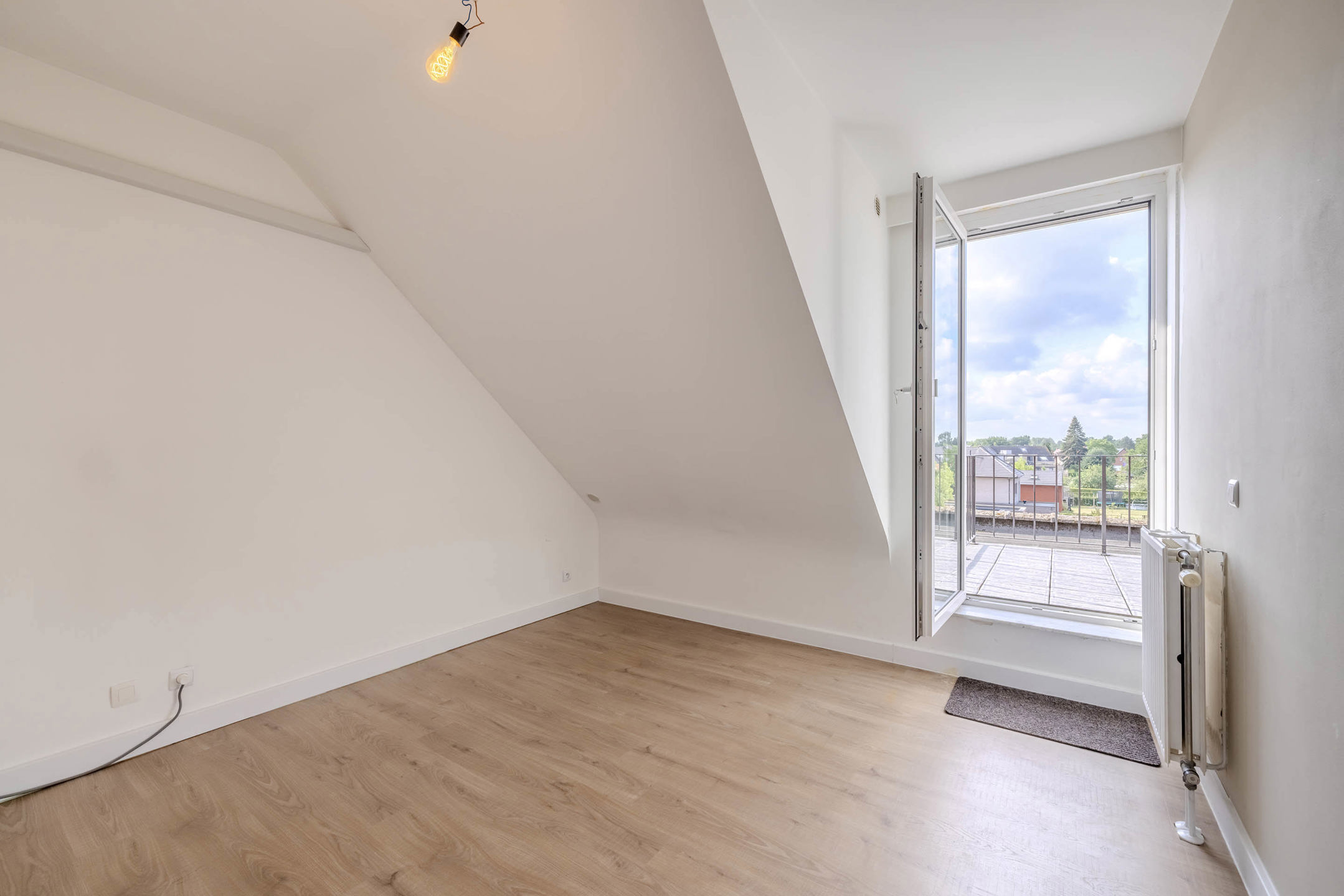 Dakappartement met 1 slaapkamer, ruim terras en staanplaats!