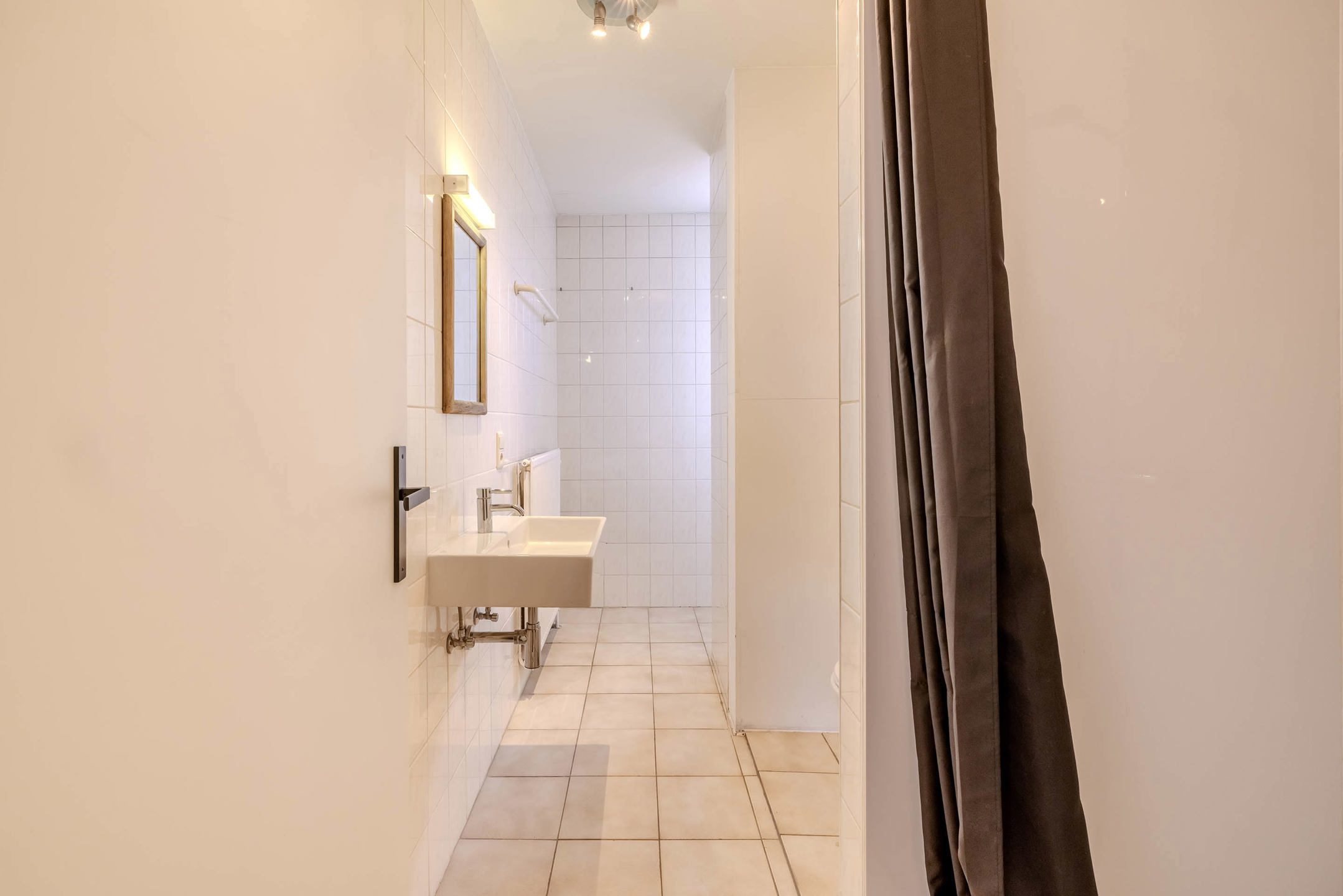 Dakappartement met 1 slaapkamer, ruim terras en staanplaats!