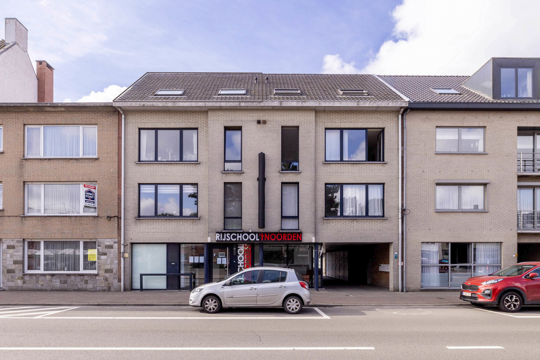 Dakappartement met 1 slaapkamer, ruim terras en staanplaats!