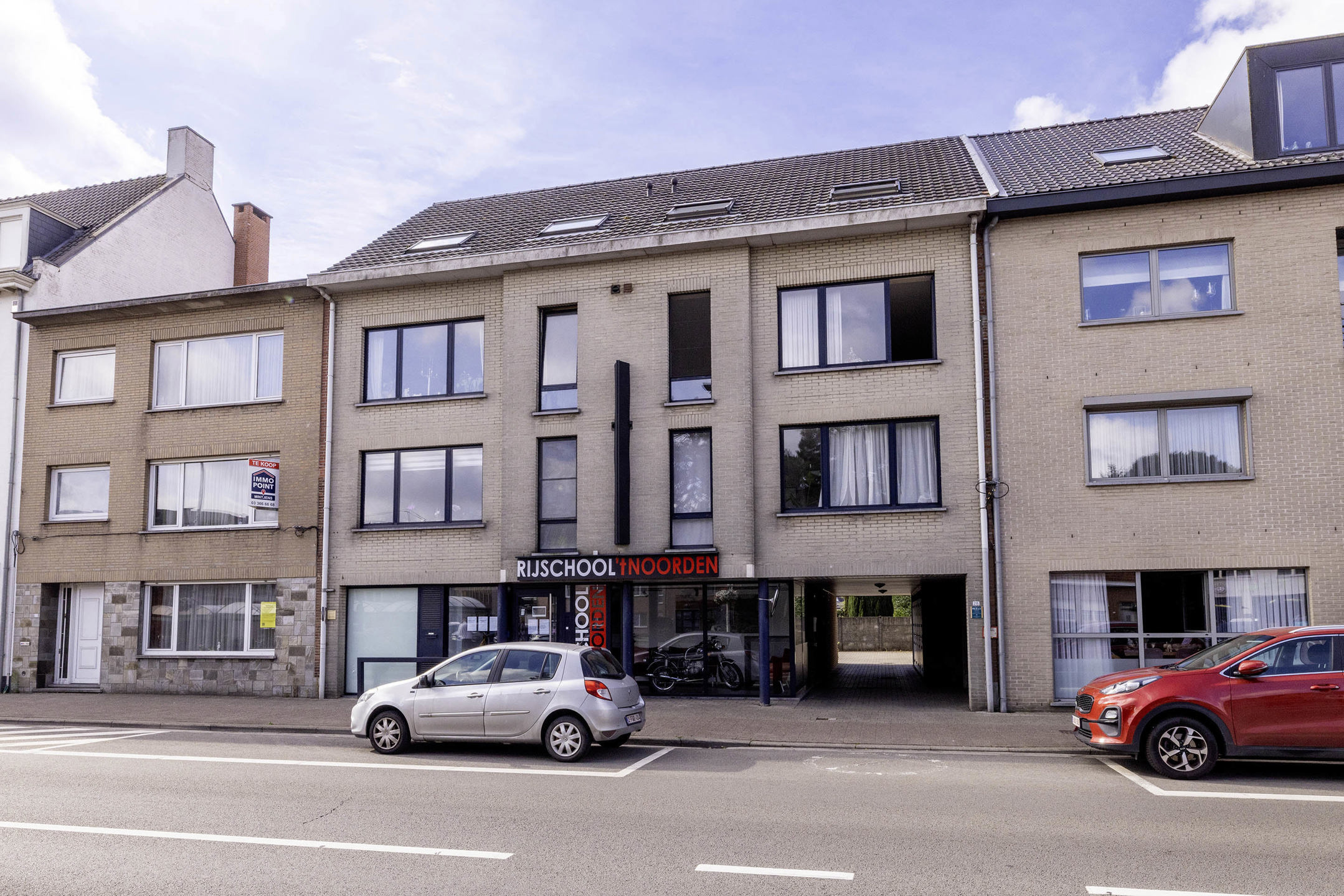 Dakappartement met 1 slaapkamer, ruim terras en staanplaats!