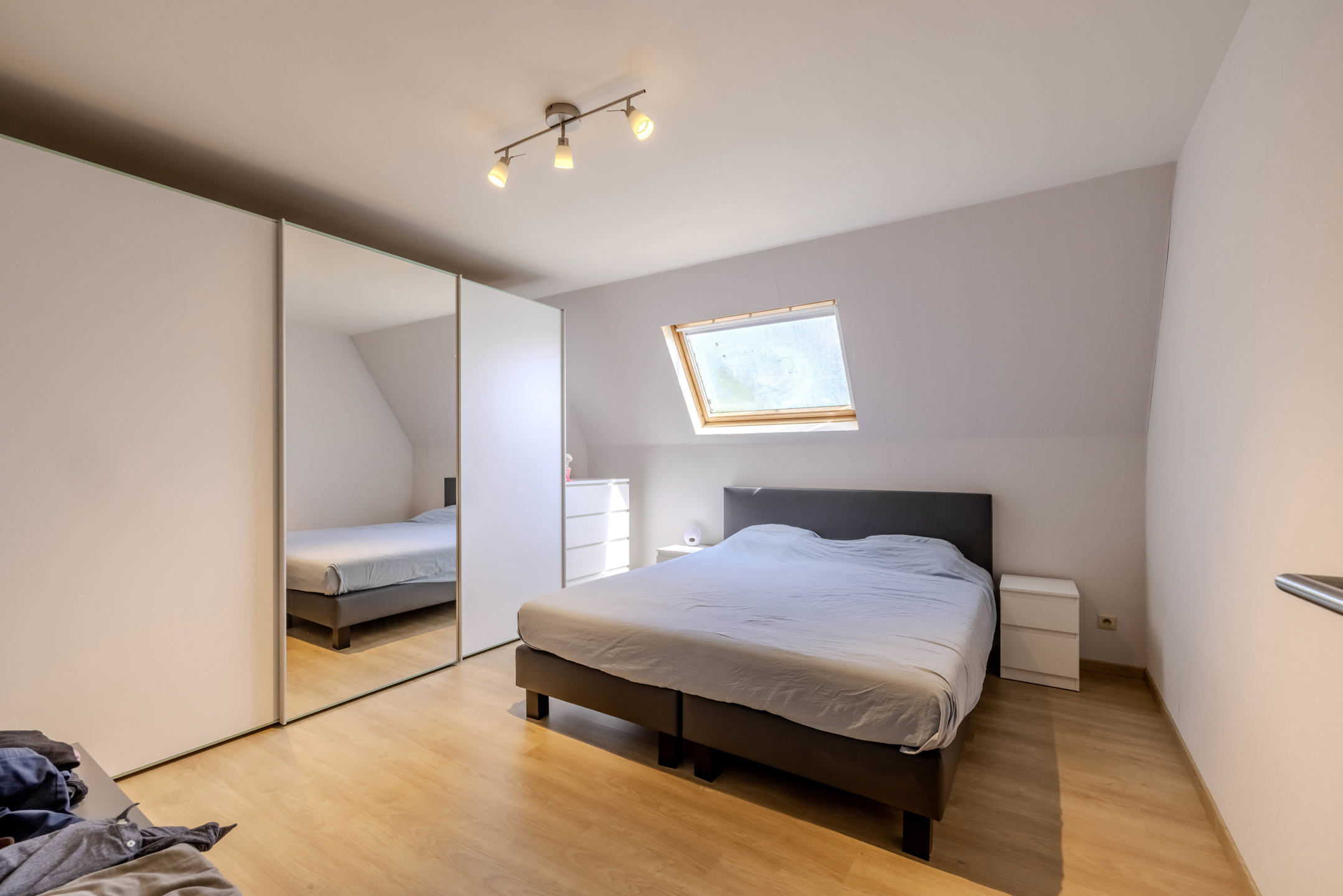 Ruim duplex appartement van 185m² met garage