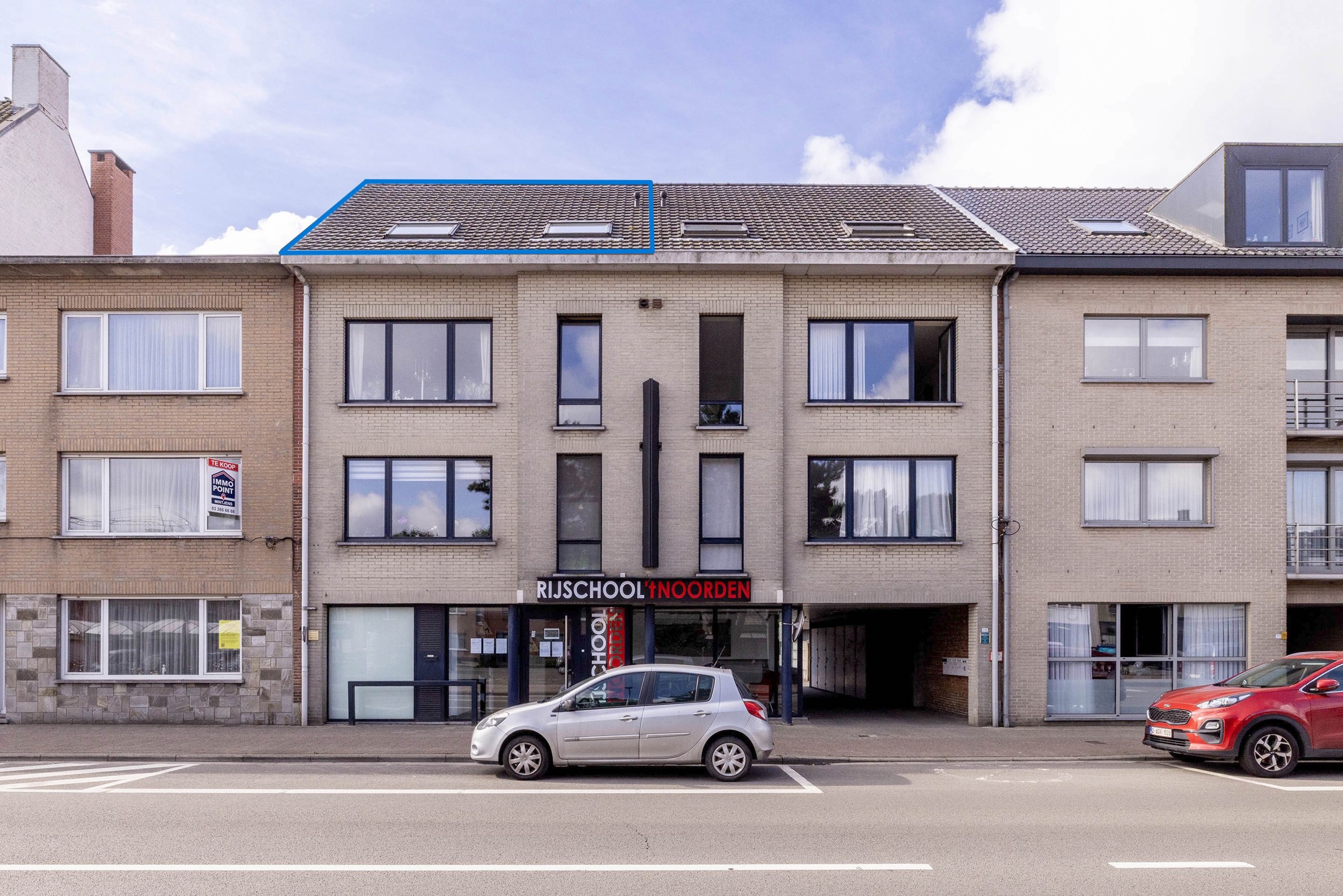 Dakappartement met 1 slaapkamer, ruim terras en staanplaats!