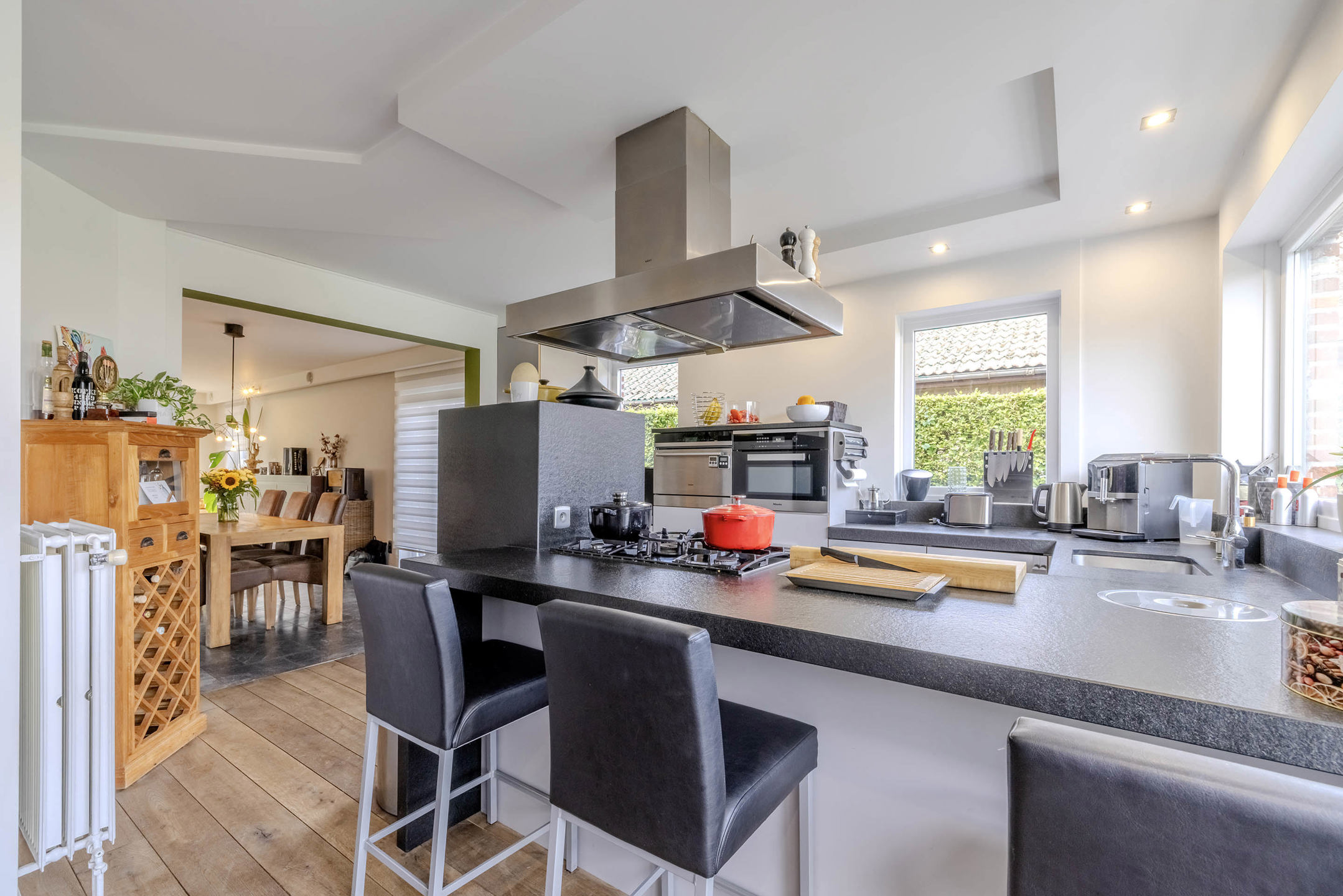 Instapklare woning met zwembad en vrij zicht op 640m²!