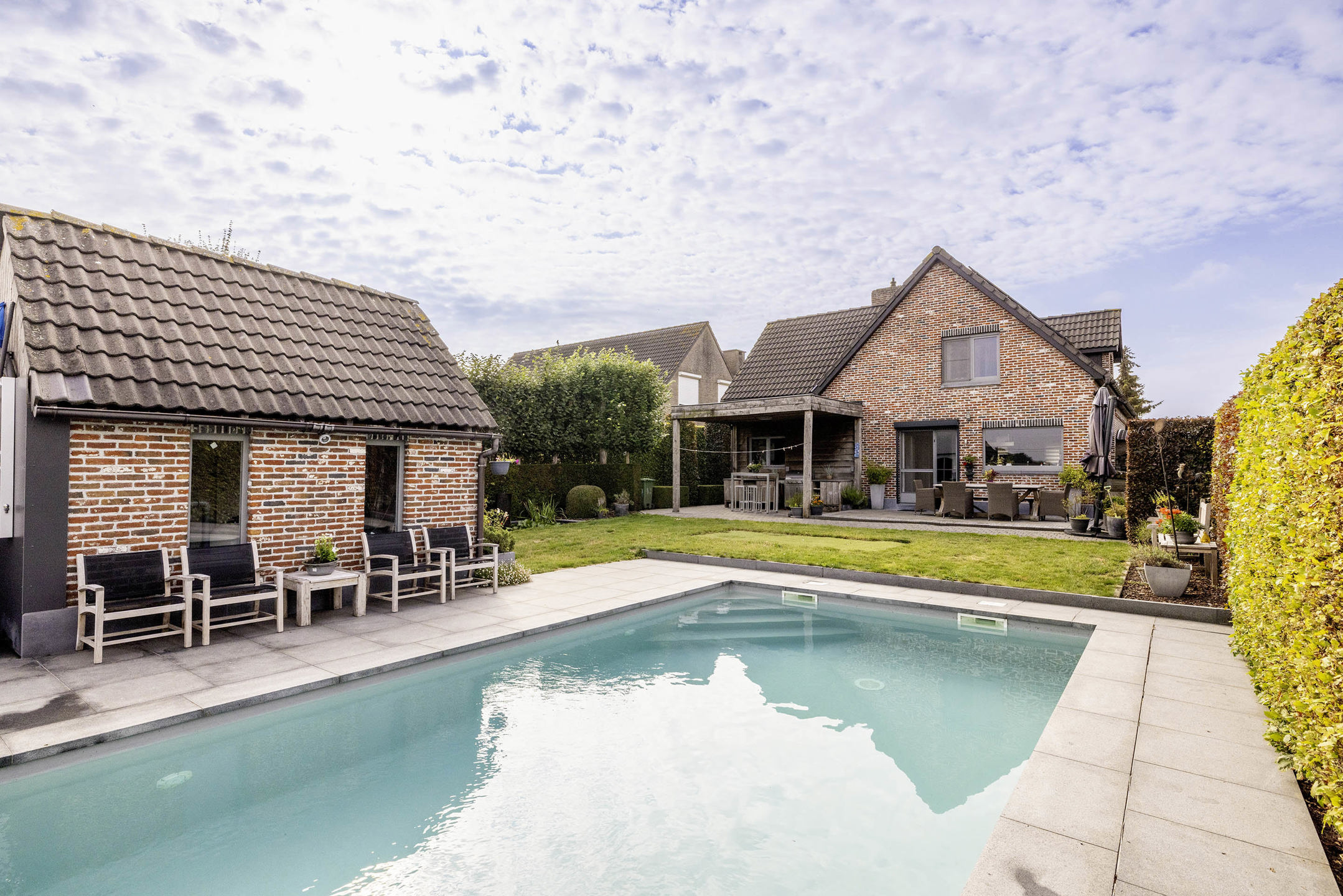 Instapklare woning met zwembad en vrij zicht op 640m²!