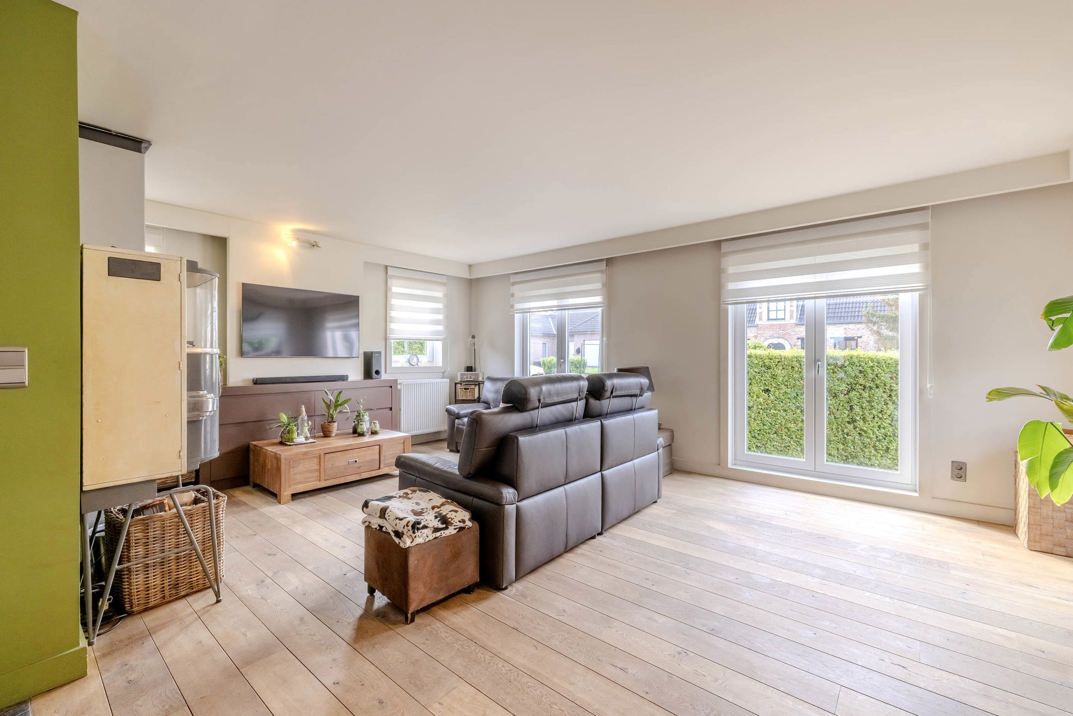 Instapklare woning met zwembad en vrij zicht op 640m²!