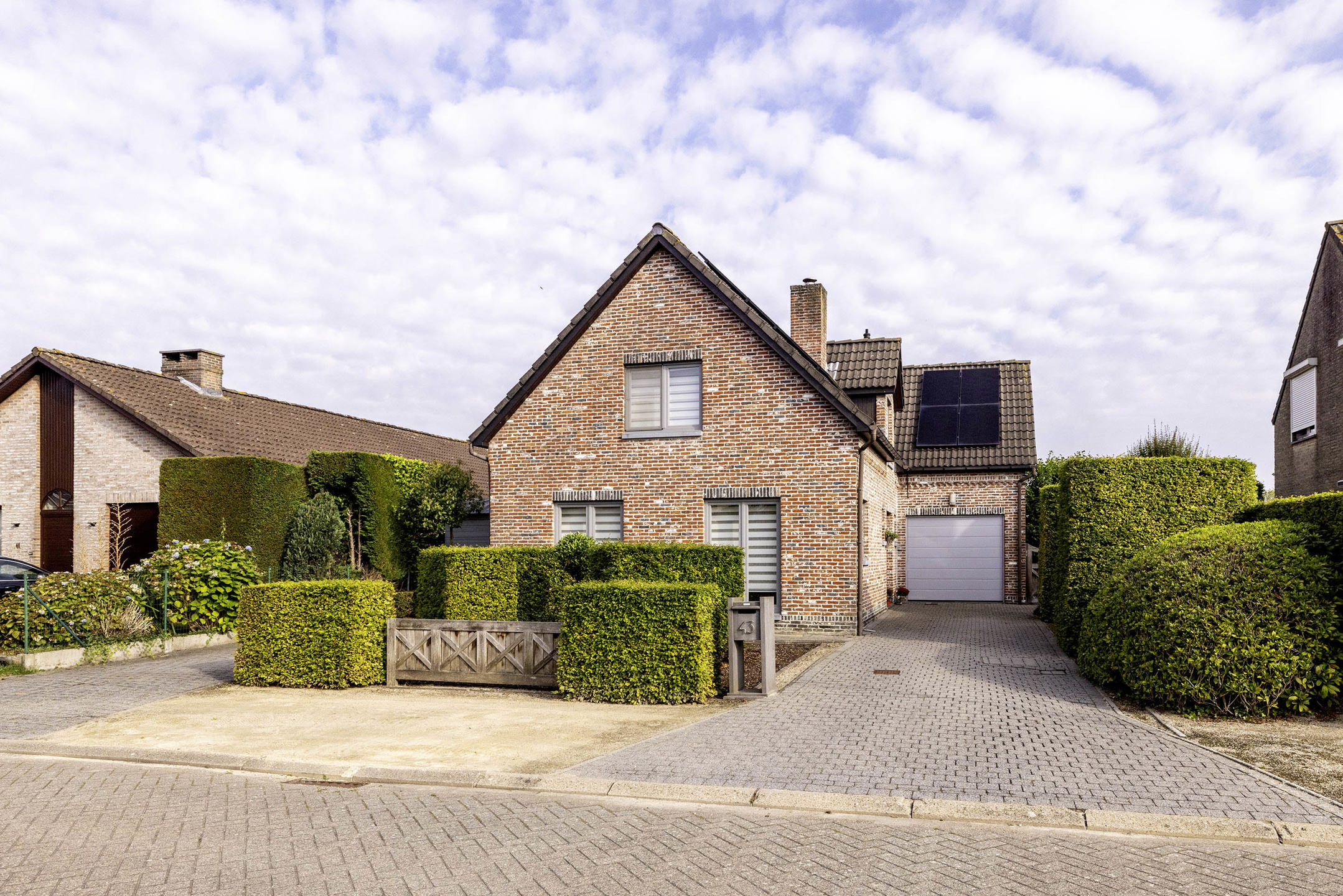 Instapklare woning met zwembad en vrij zicht op 640m²!