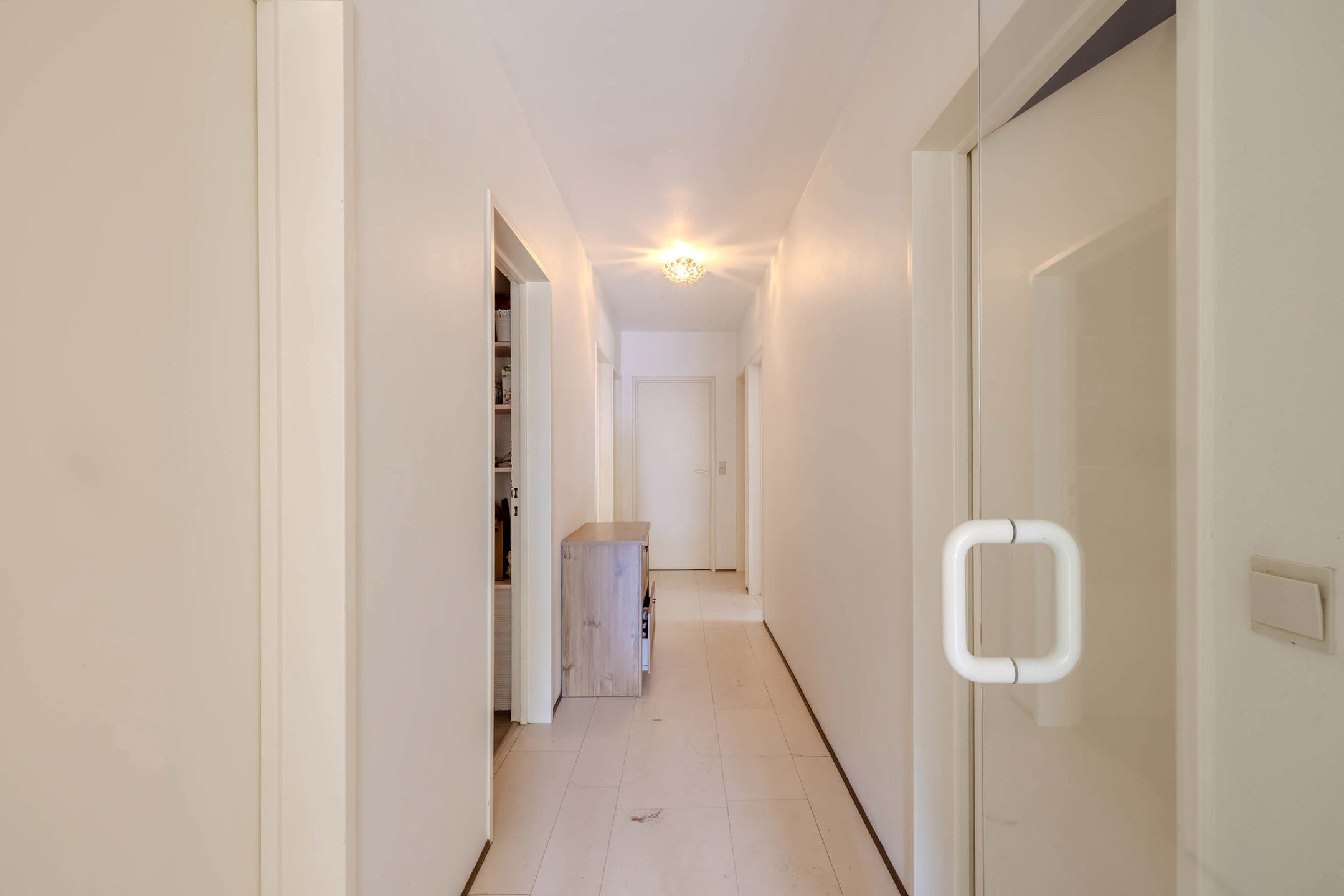Gerenoveerde gelijkvloerse woning op 800m²