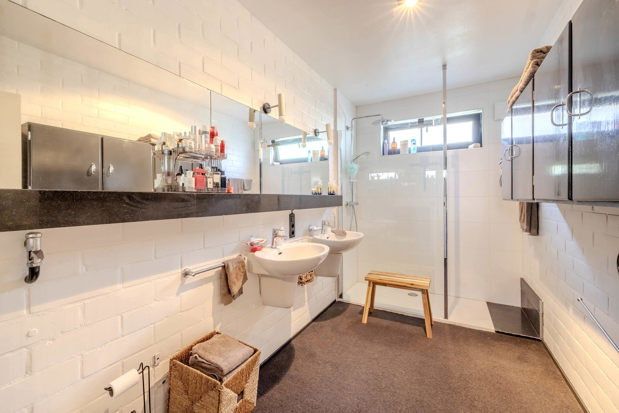 Gerenoveerde gelijkvloerse woning op 800m²