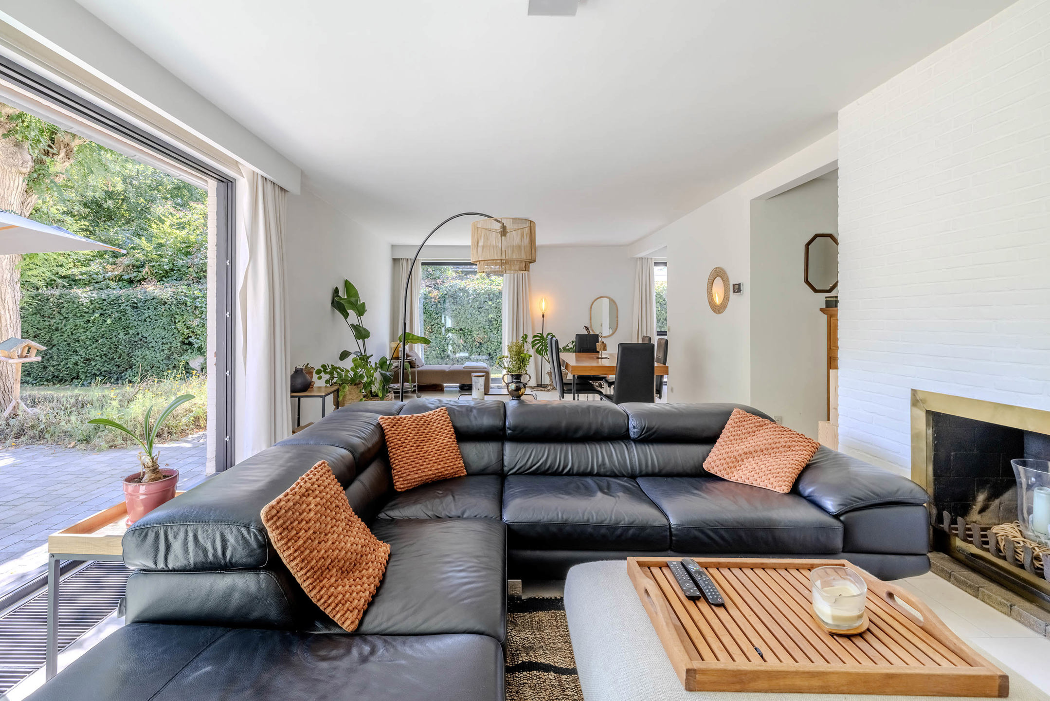 Gerenoveerde gelijkvloerse woning op 800m²