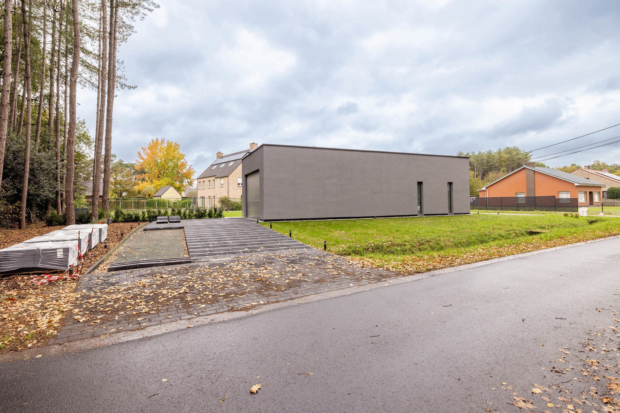 Gelijkvloerse woning met gekoppelde loods van 102m²