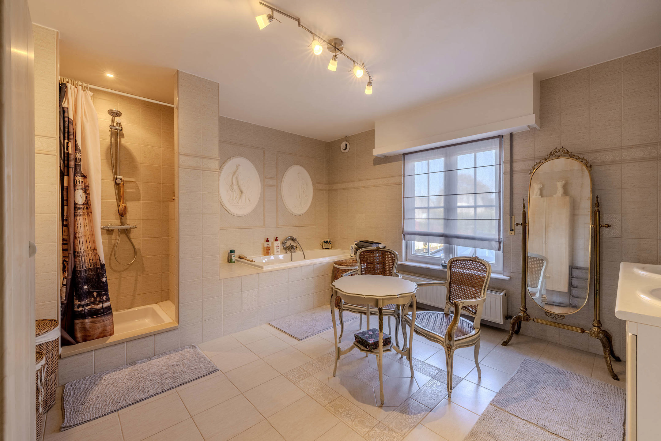 Instapklare villa met zwembad op toplocatie!