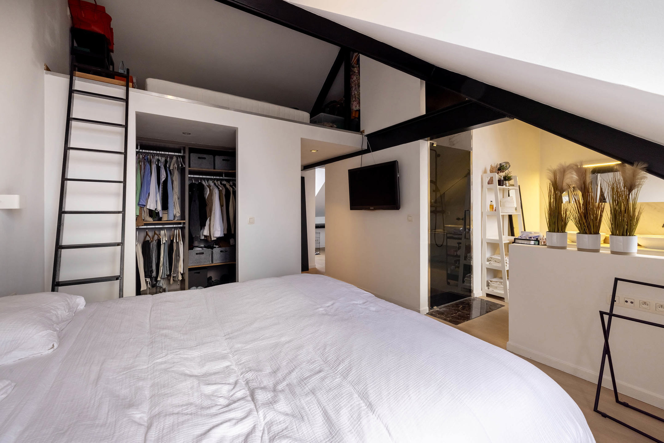 Instapklaar dakappartement van 110m² met terras!