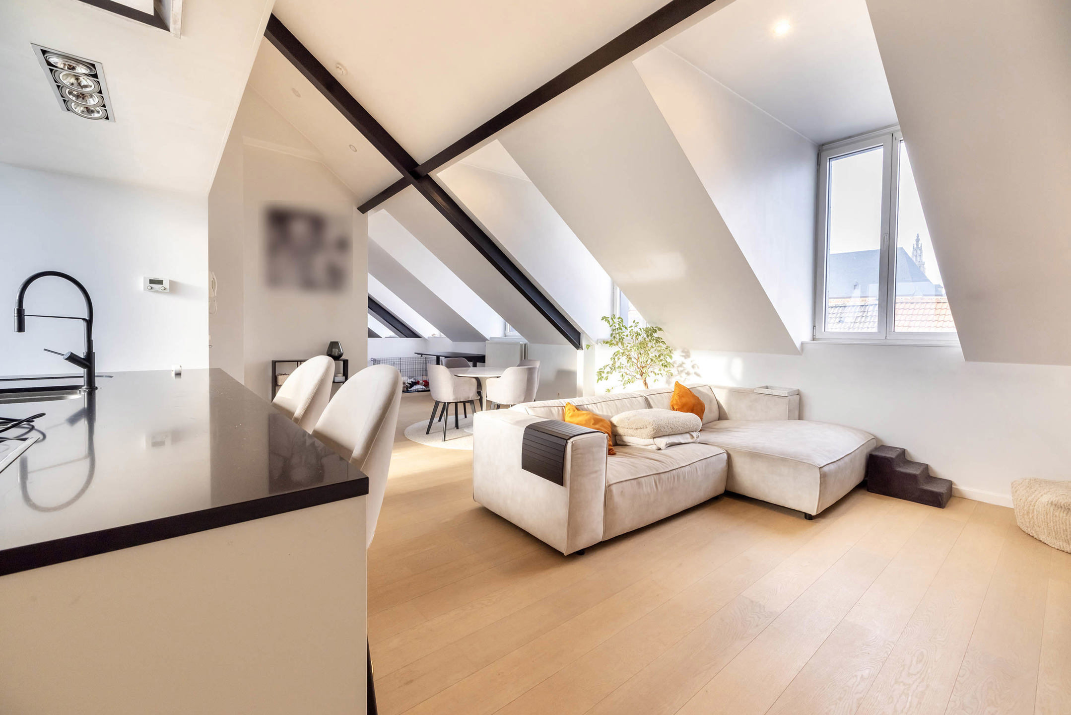 Instapklaar dakappartement van 110m² met terras!