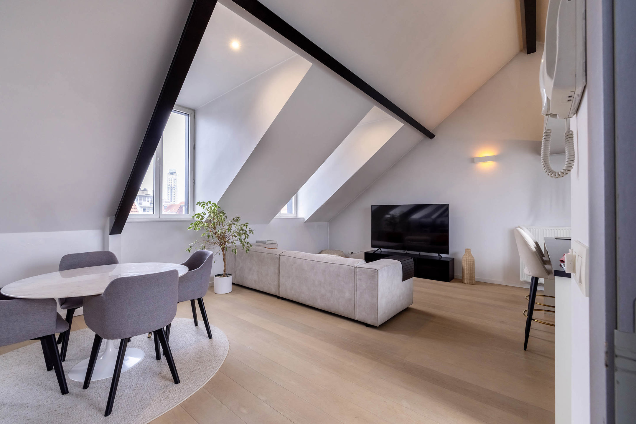 Instapklaar dakappartement van 110m² met terras!