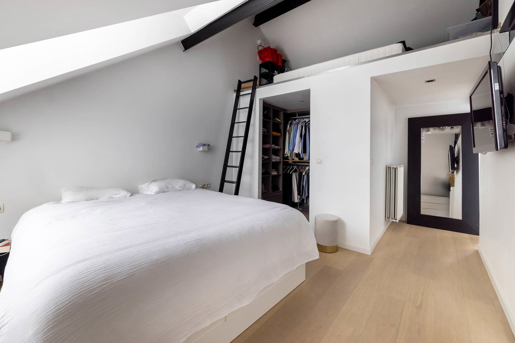 Instapklaar dakappartement van 110m² met terras!