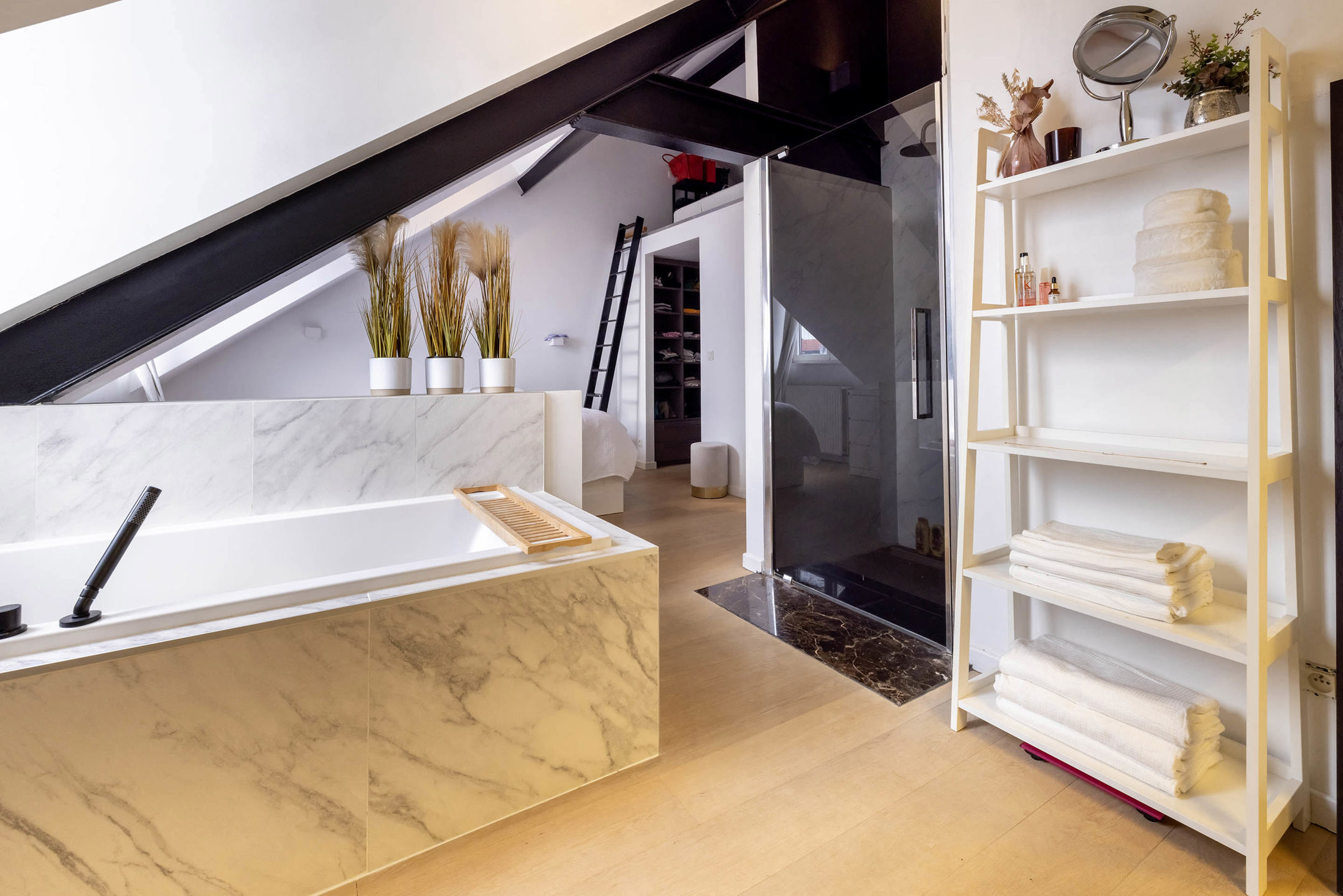 Instapklaar dakappartement van 110m² met terras!