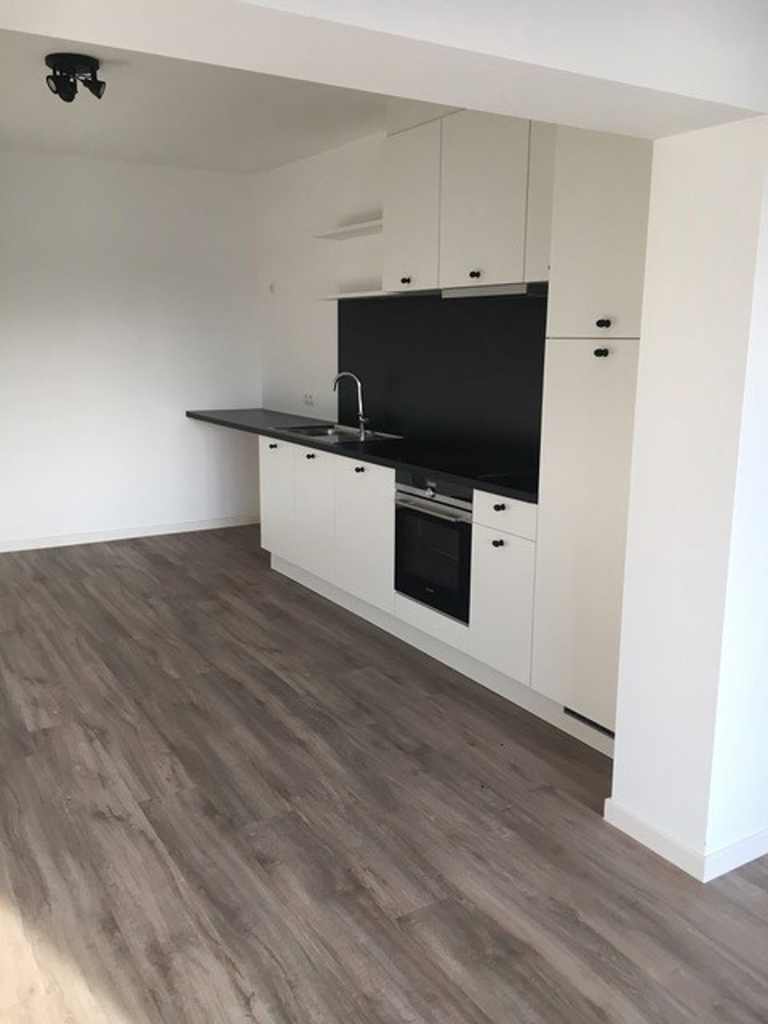 Instapklaar appartement met mooi terras