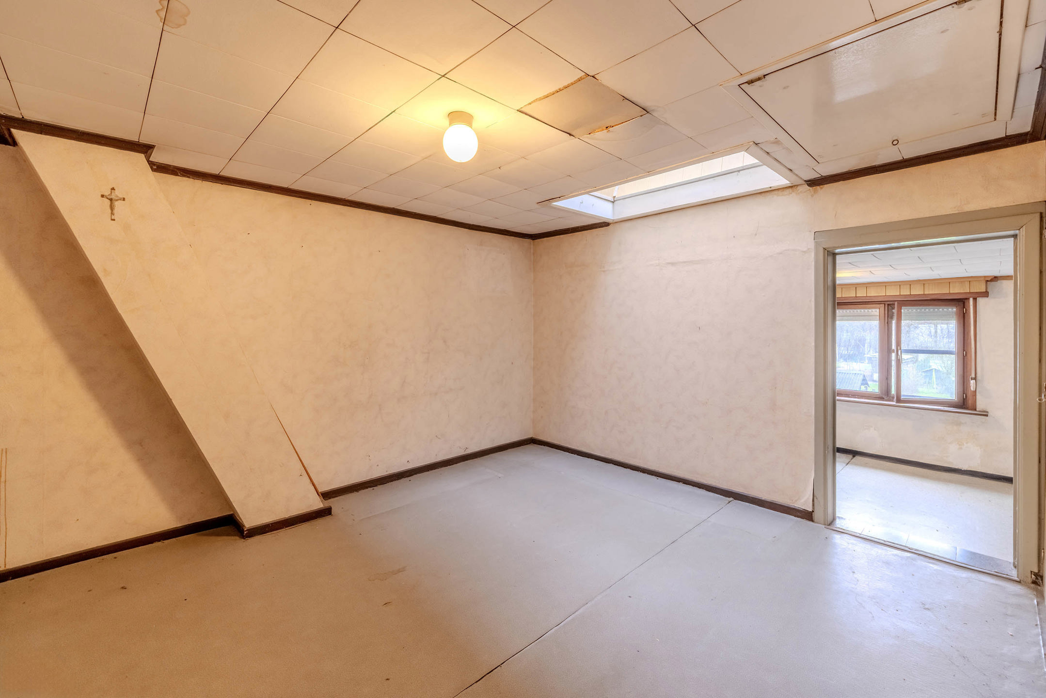 Volledig te renoveren woning in Wechelderzande op perceel van 2.141m²!