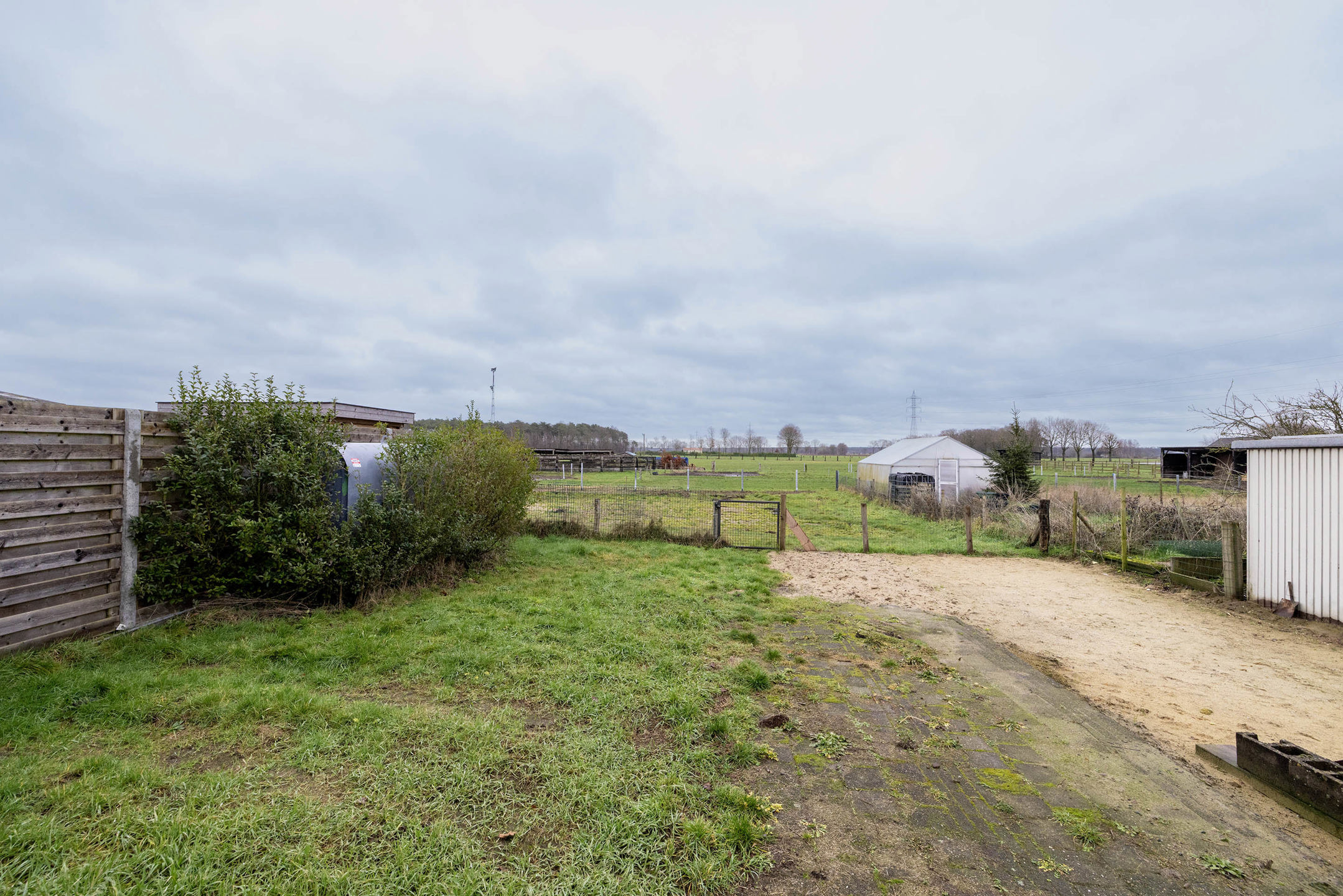 Te renoveren woning in Poederlee op 558 m² met vrij zicht!