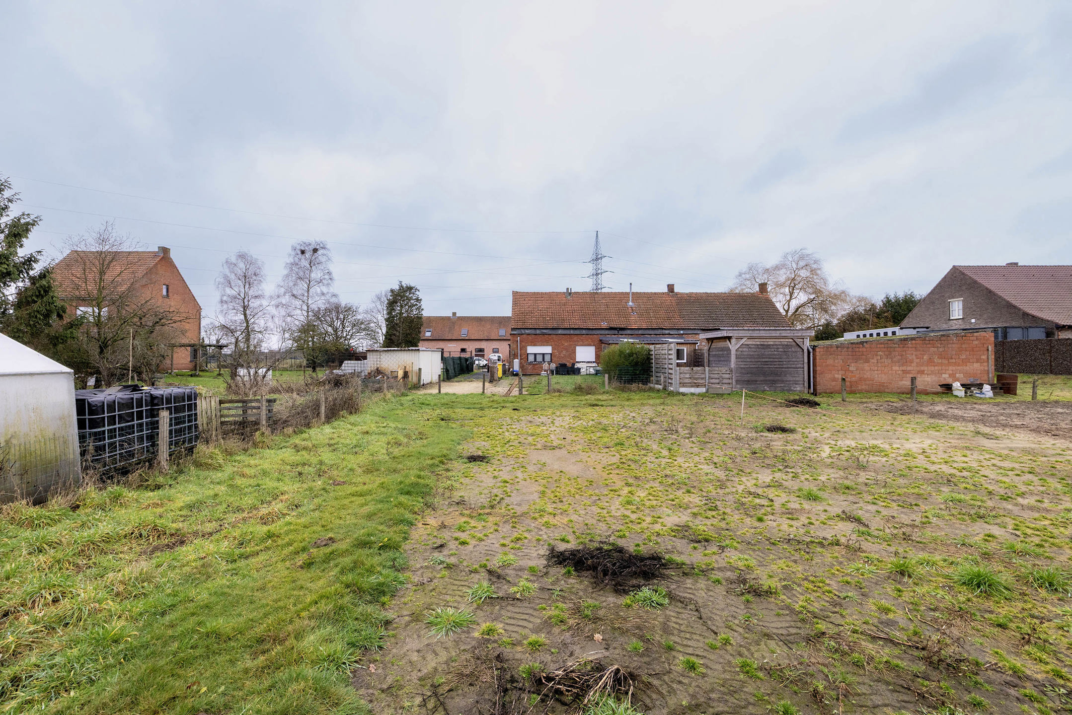 Te renoveren woning in Poederlee op 558 m² met vrij zicht!