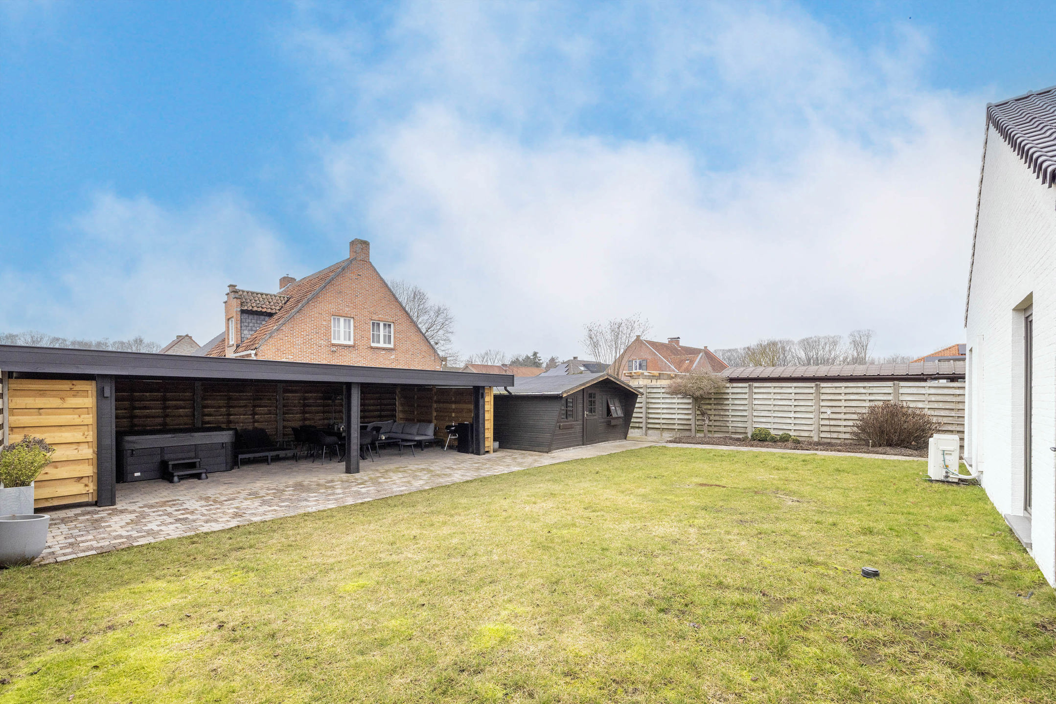 Volledig gerenoveerde woning op mooi perceel van 622 m²!