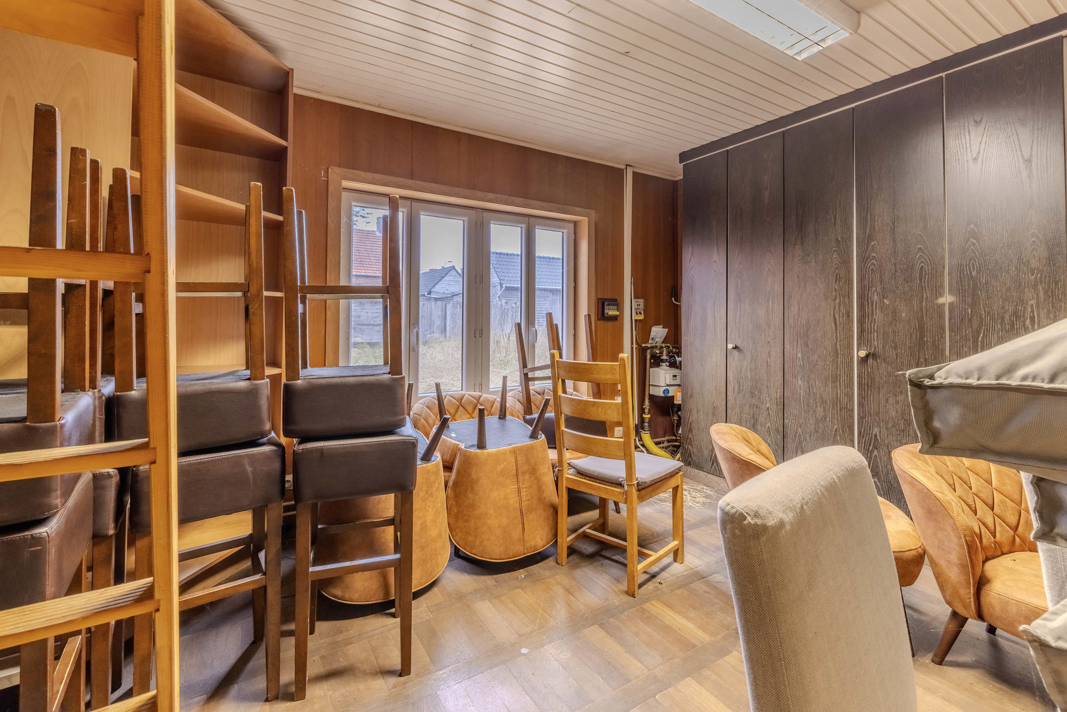 Kantoorgebouw/bureel van 229m2 met ruime parking