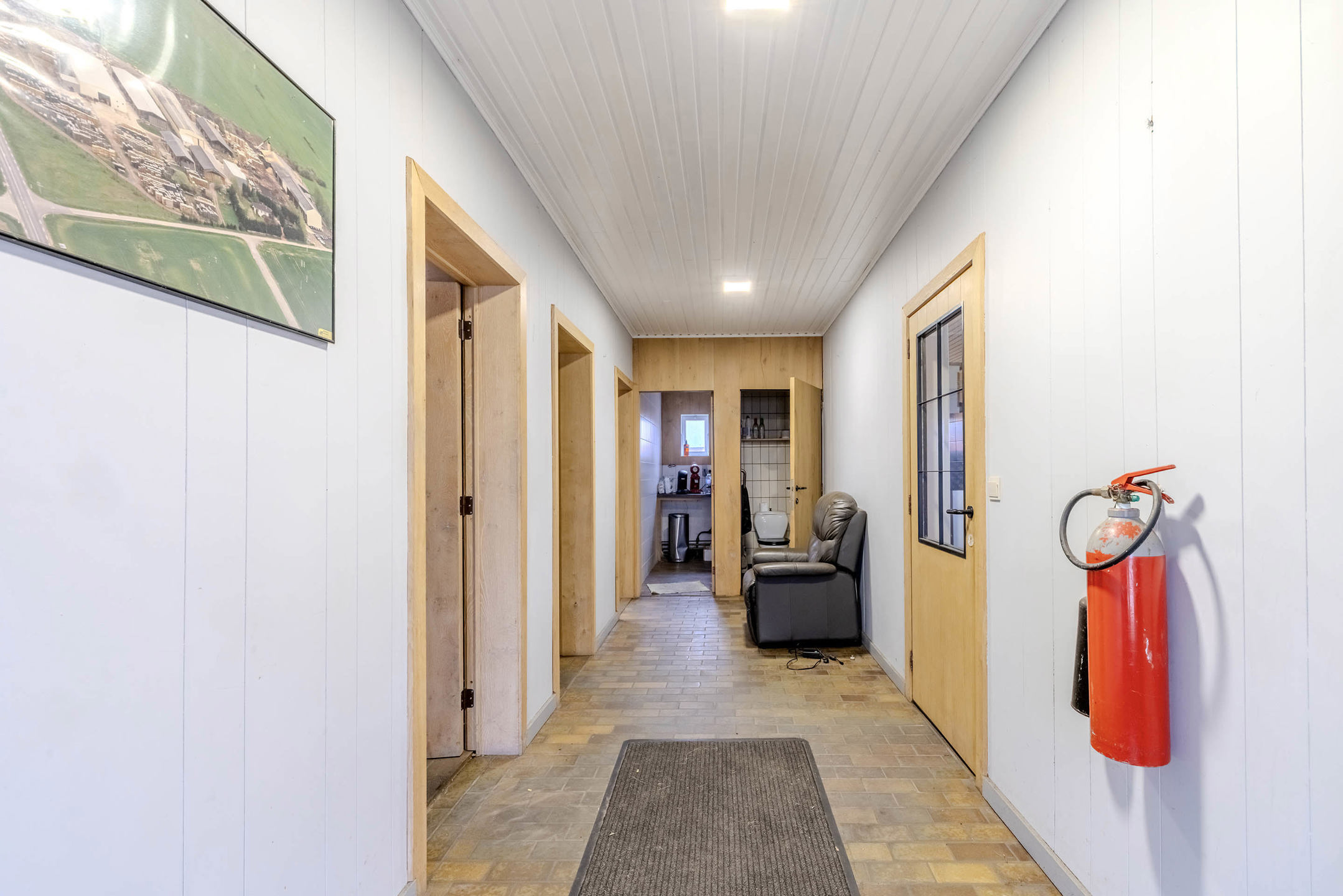 Kantoorgebouw/bureel van 229m2 met ruime parking