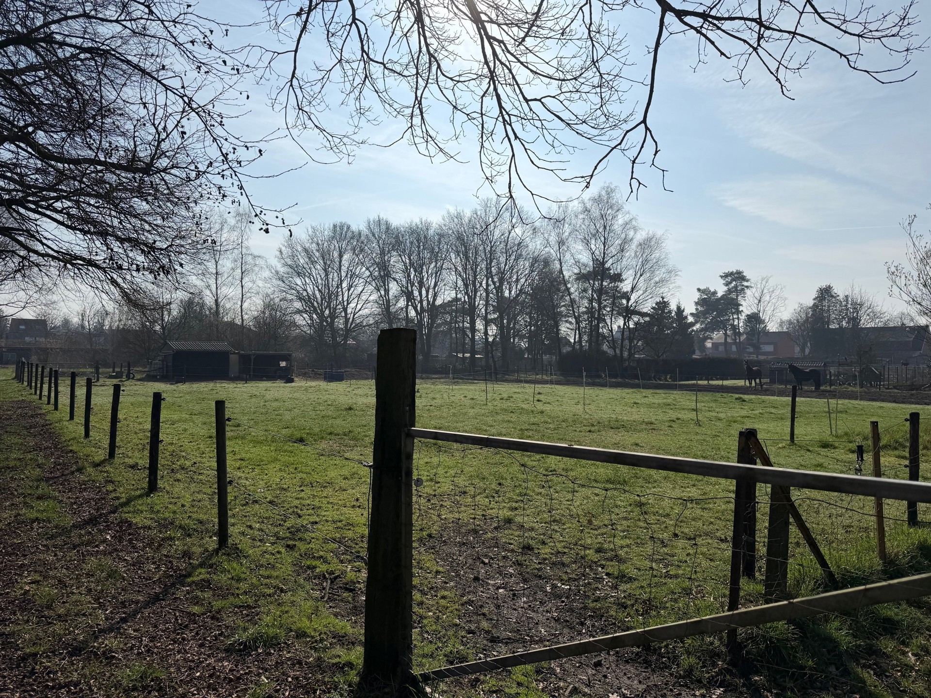 Bouwgrond open bebouwing van 1.289 m² met bijgebouw 75m²!