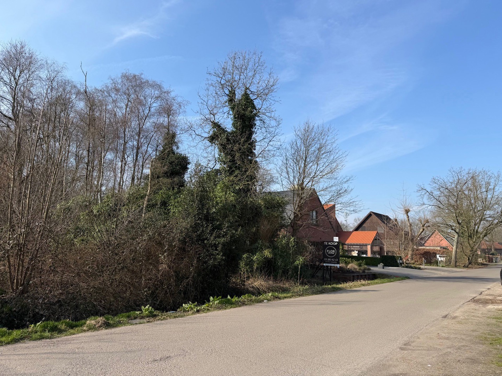 Bouwgrond open bebouwing van 1.289 m² met bijgebouw 75m²!