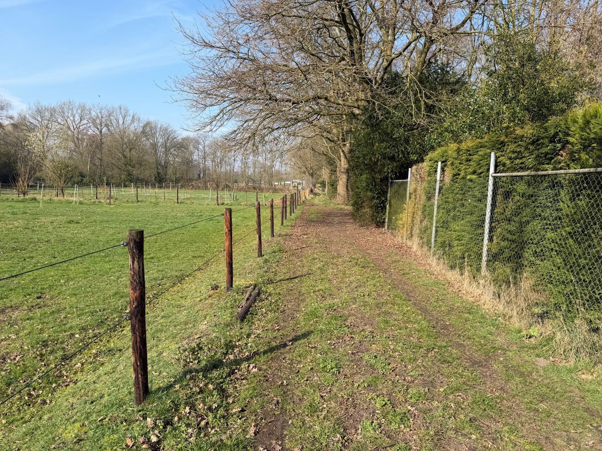 Bouwgrond open bebouwing van 1.289 m² met bijgebouw 75m²!