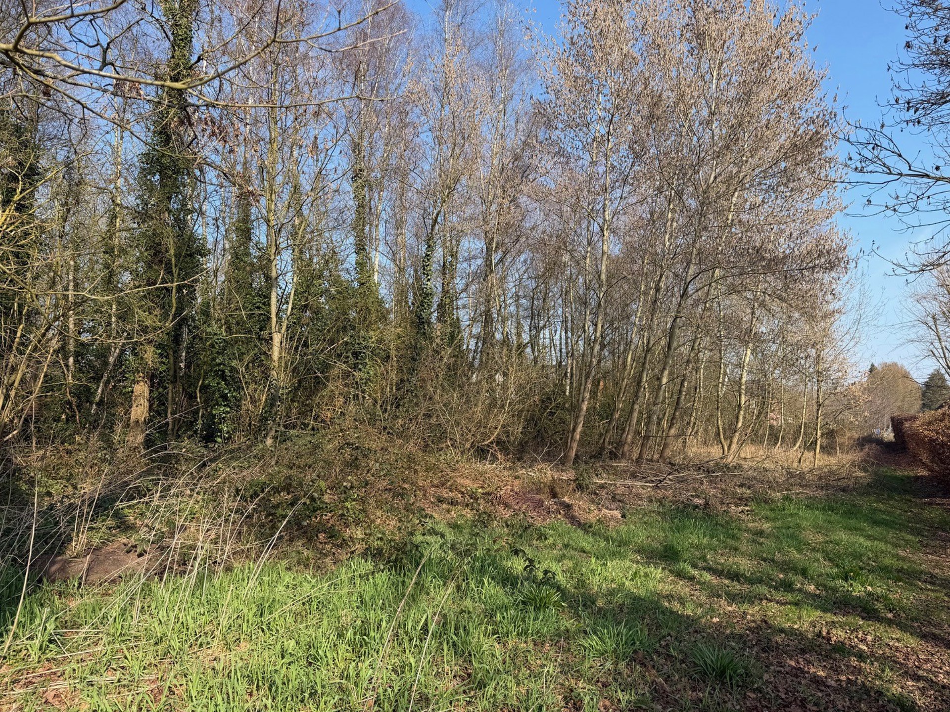 Bouwgrond open bebouwing van 1.289 m² met bijgebouw 75m²!