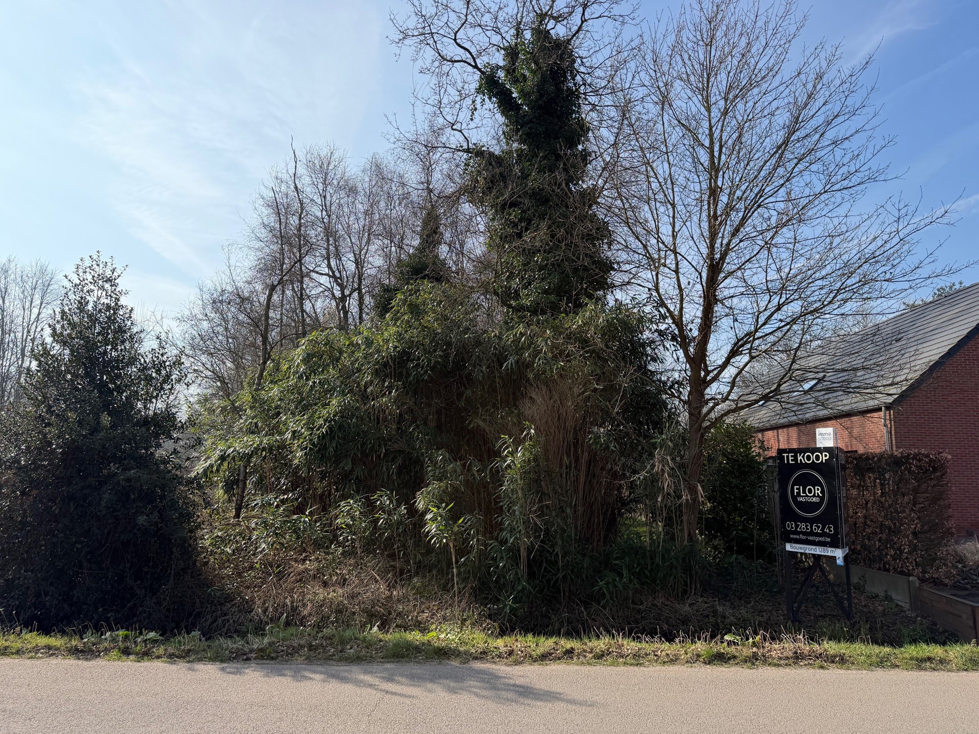 Bouwgrond open bebouwing van 1.289 m² met bijgebouw 75m²!