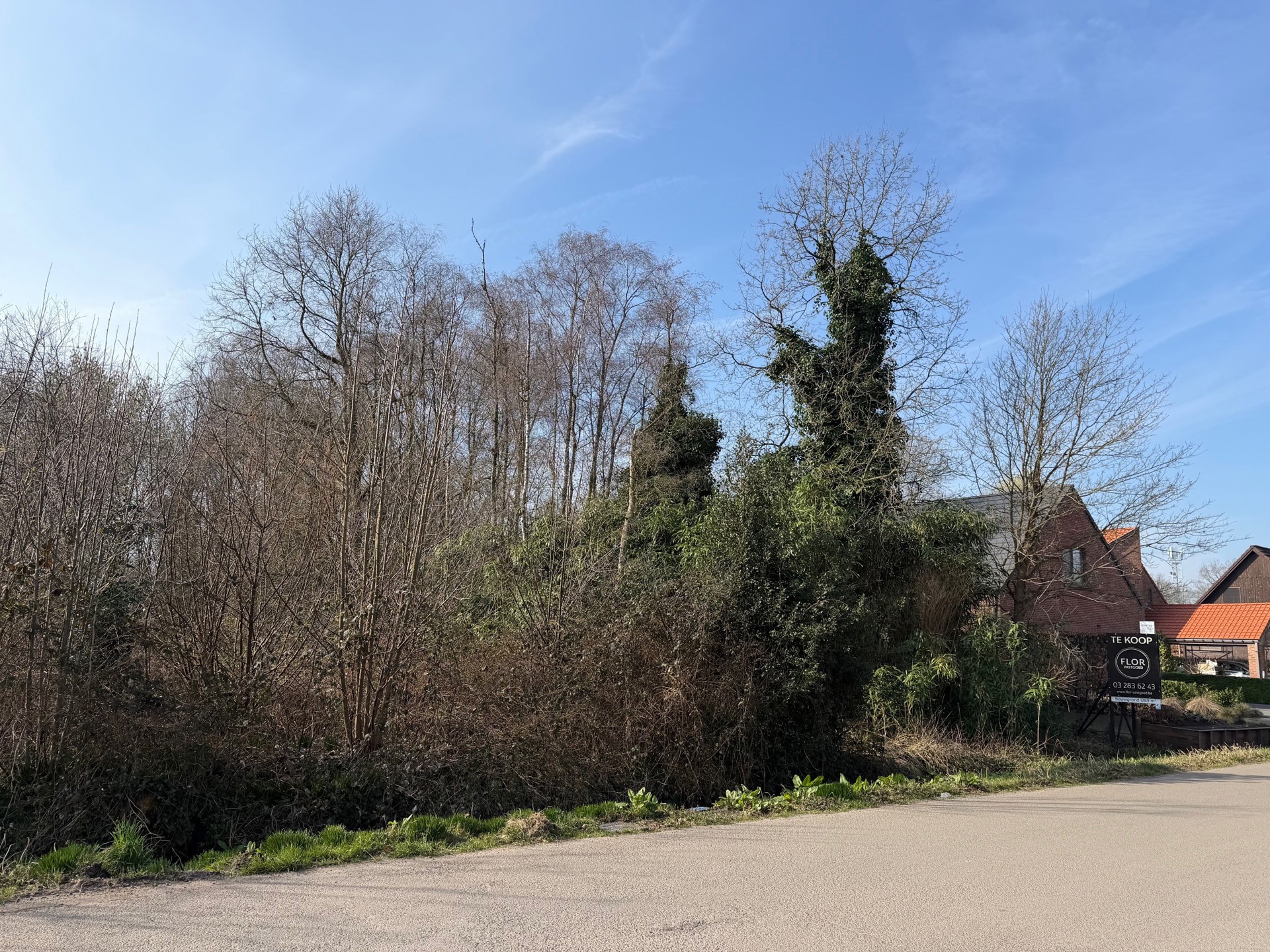 Bouwgrond open bebouwing van 1.289 m² met bijgebouw 75m²!