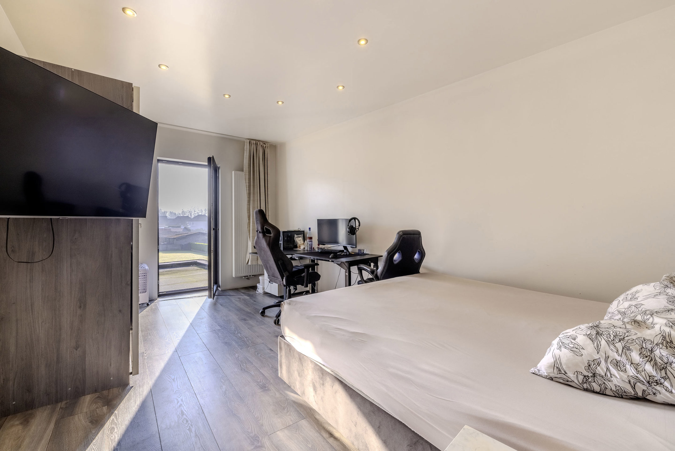 Volledig gerenoveerde woning met 4 slaapkamers en bijgebouw