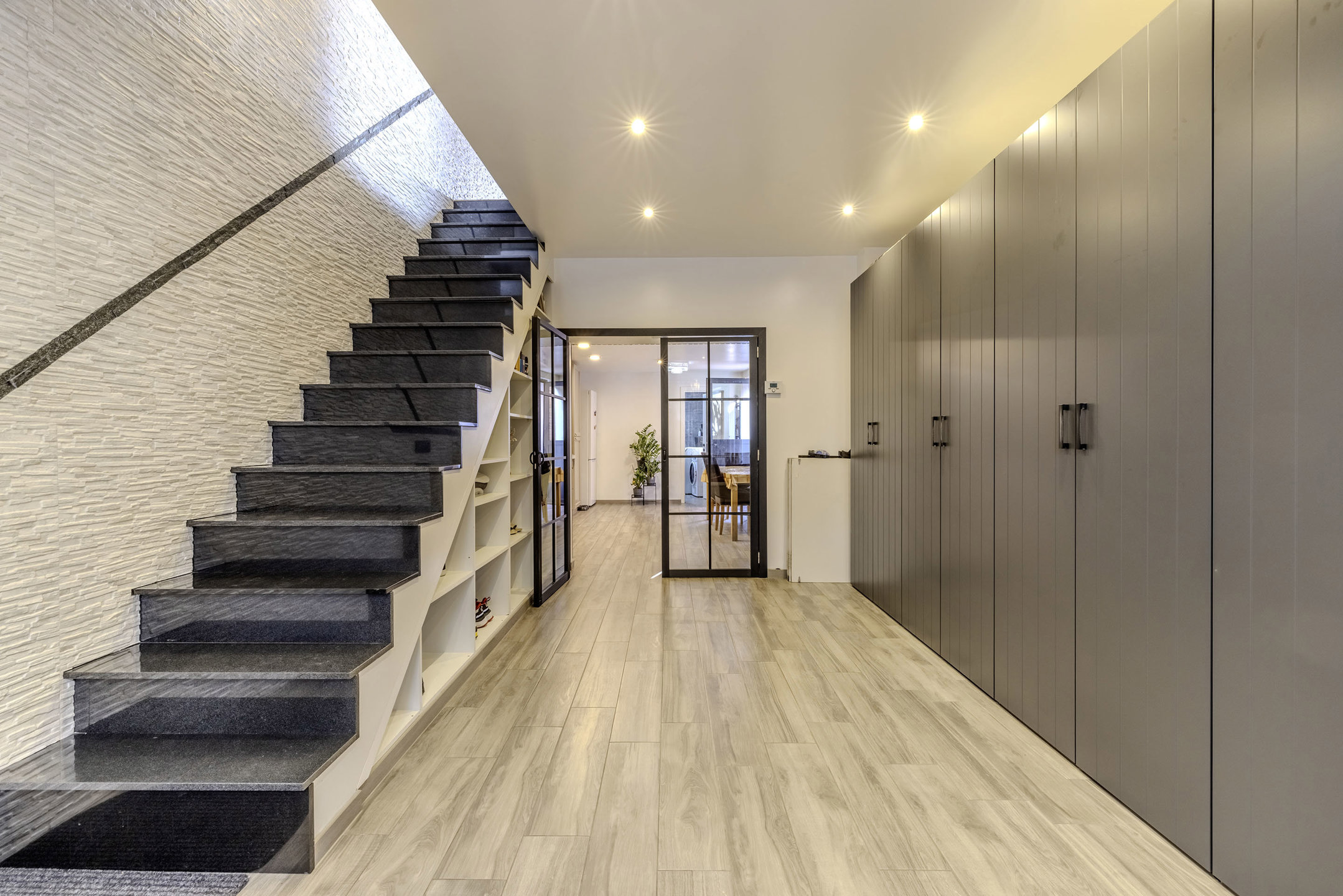 Volledig gerenoveerde woning met 4 slaapkamers en bijgebouw